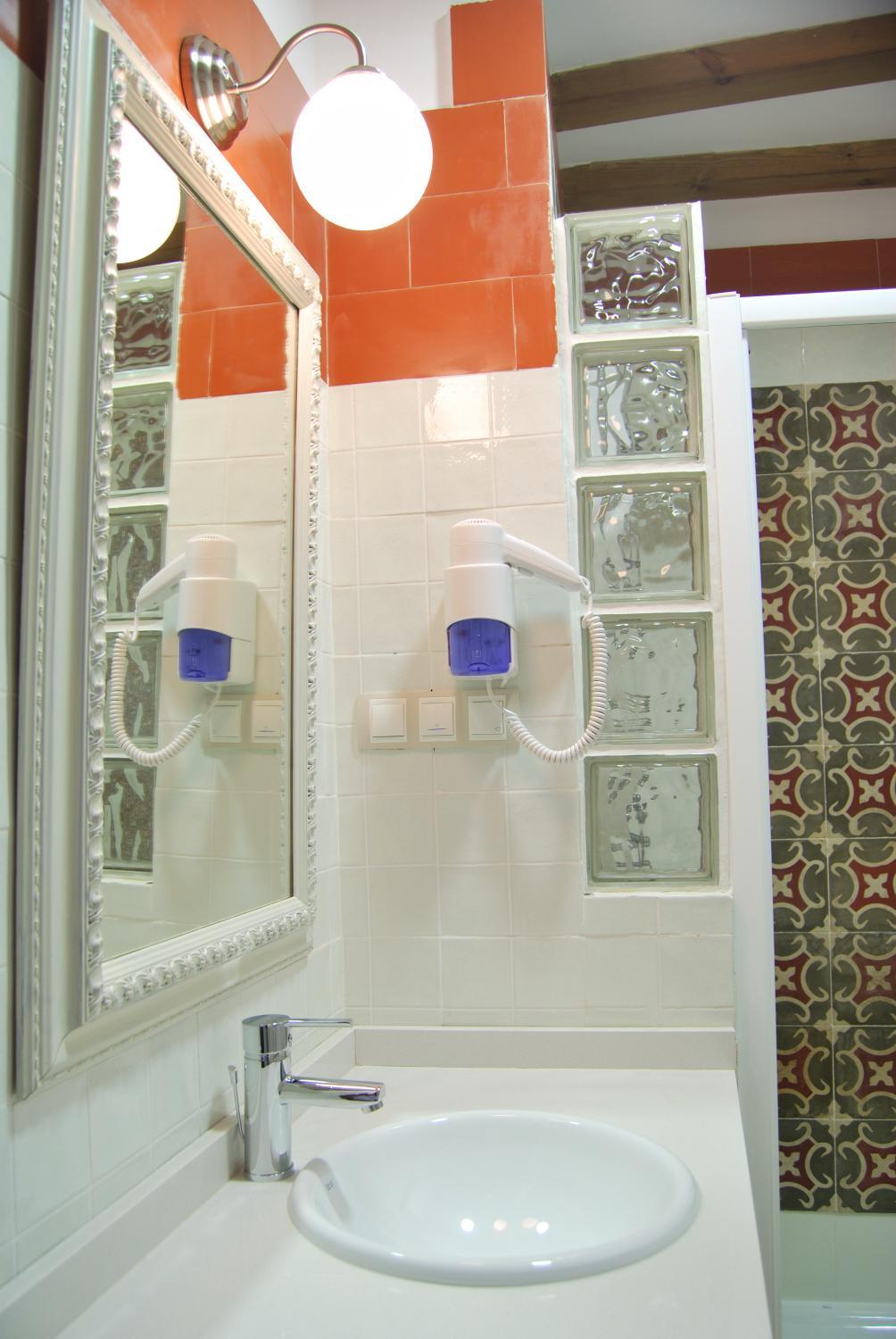 Standard Double Room - Photo 2