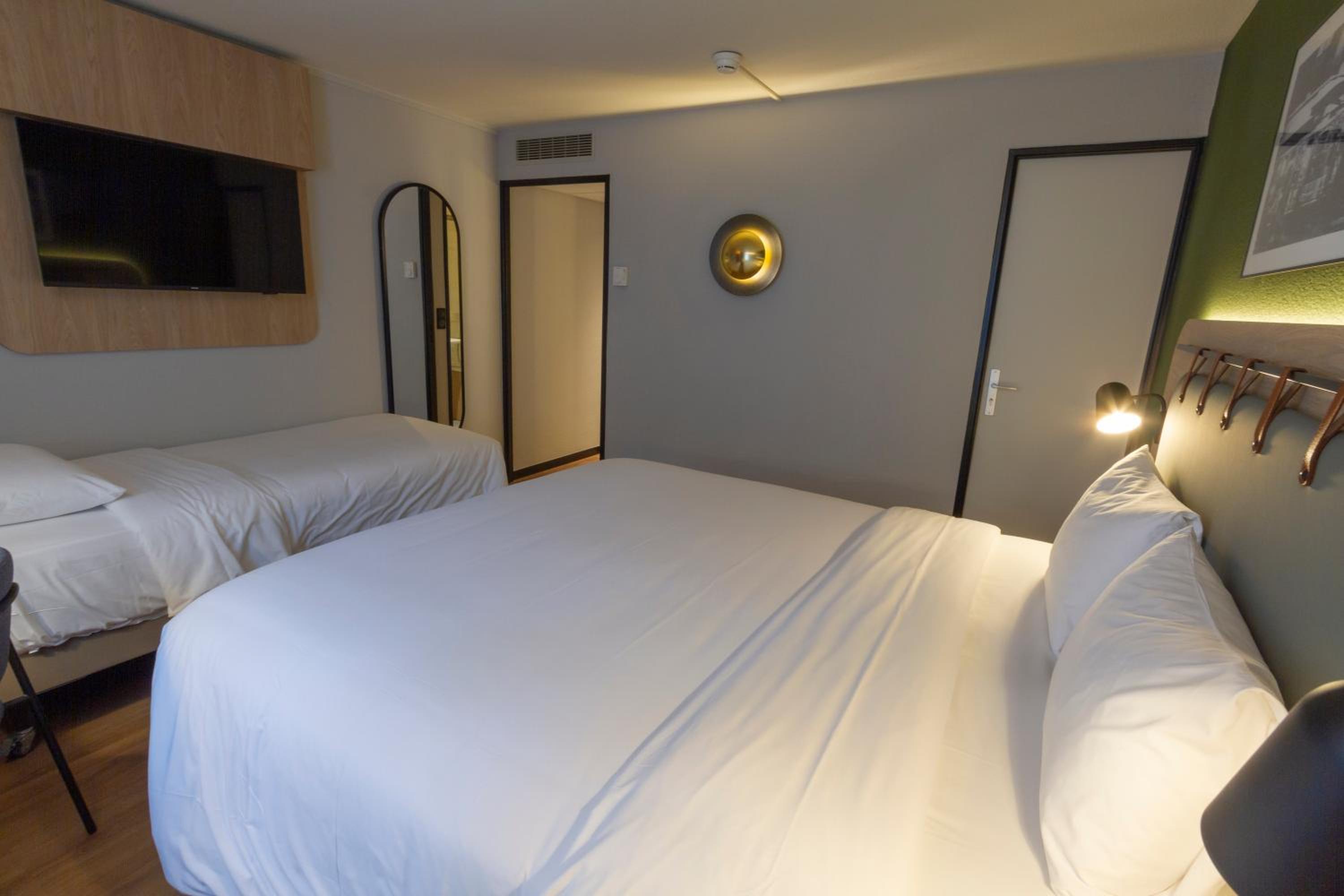 Standard room - 1 Queen Bed 1 Sofa Bed