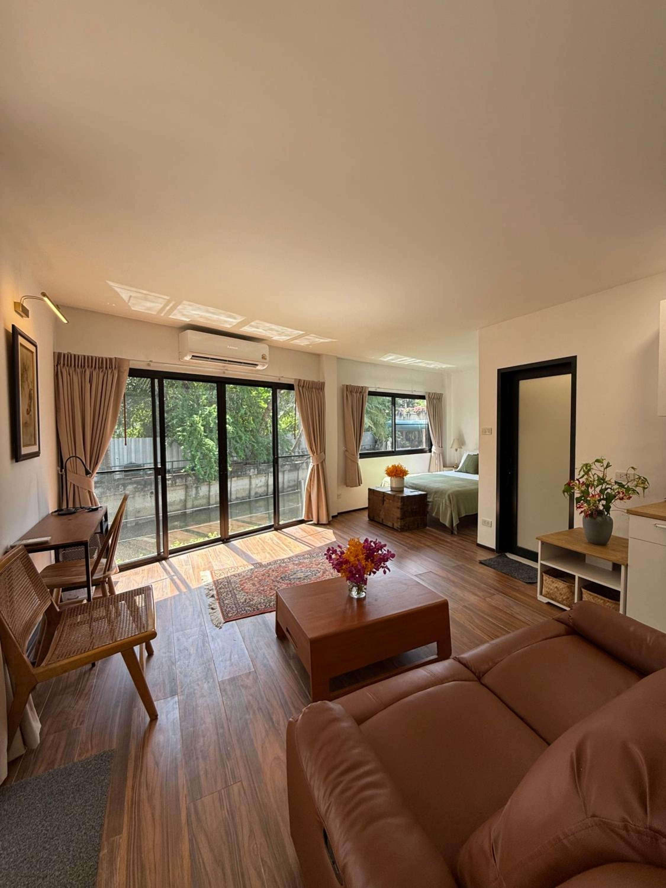 Studio with Balcony photo 3