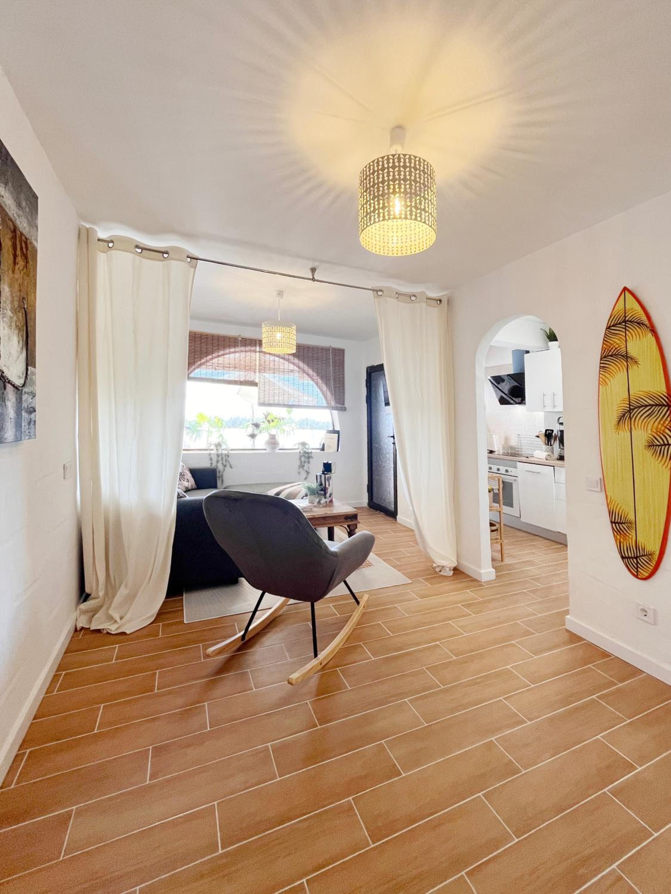 Apartamento de dos habitaciones con terraza y vista al mar