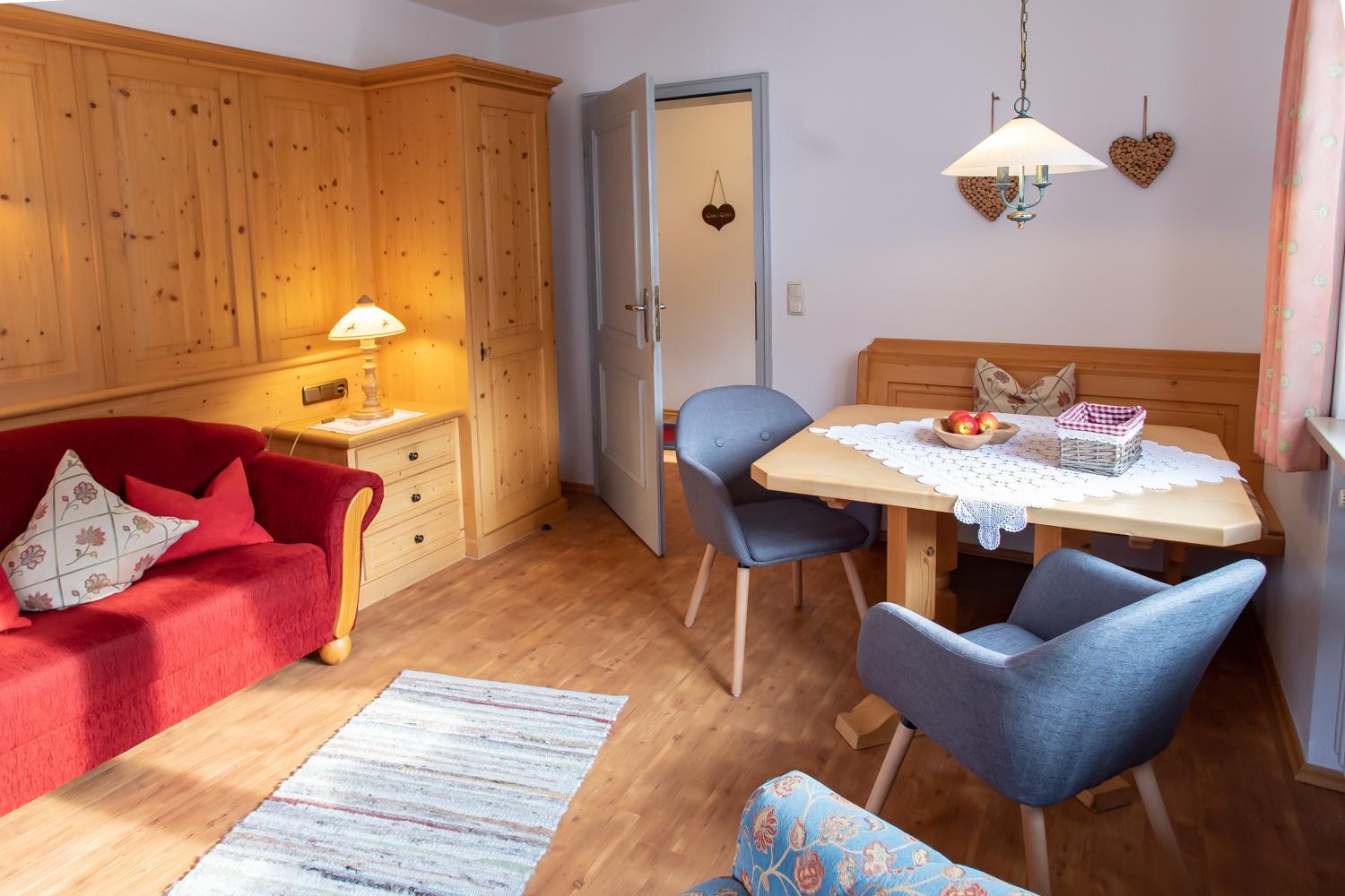 One-Bedroom Apartment with Balcony and Mountain View   photo 1