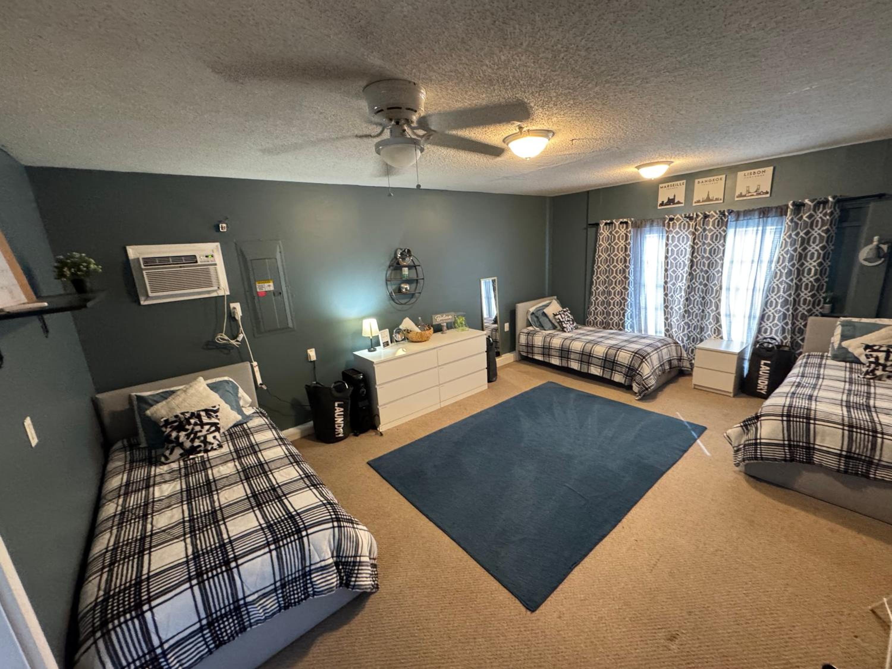 Single Bed in Mixed Dormitory Room