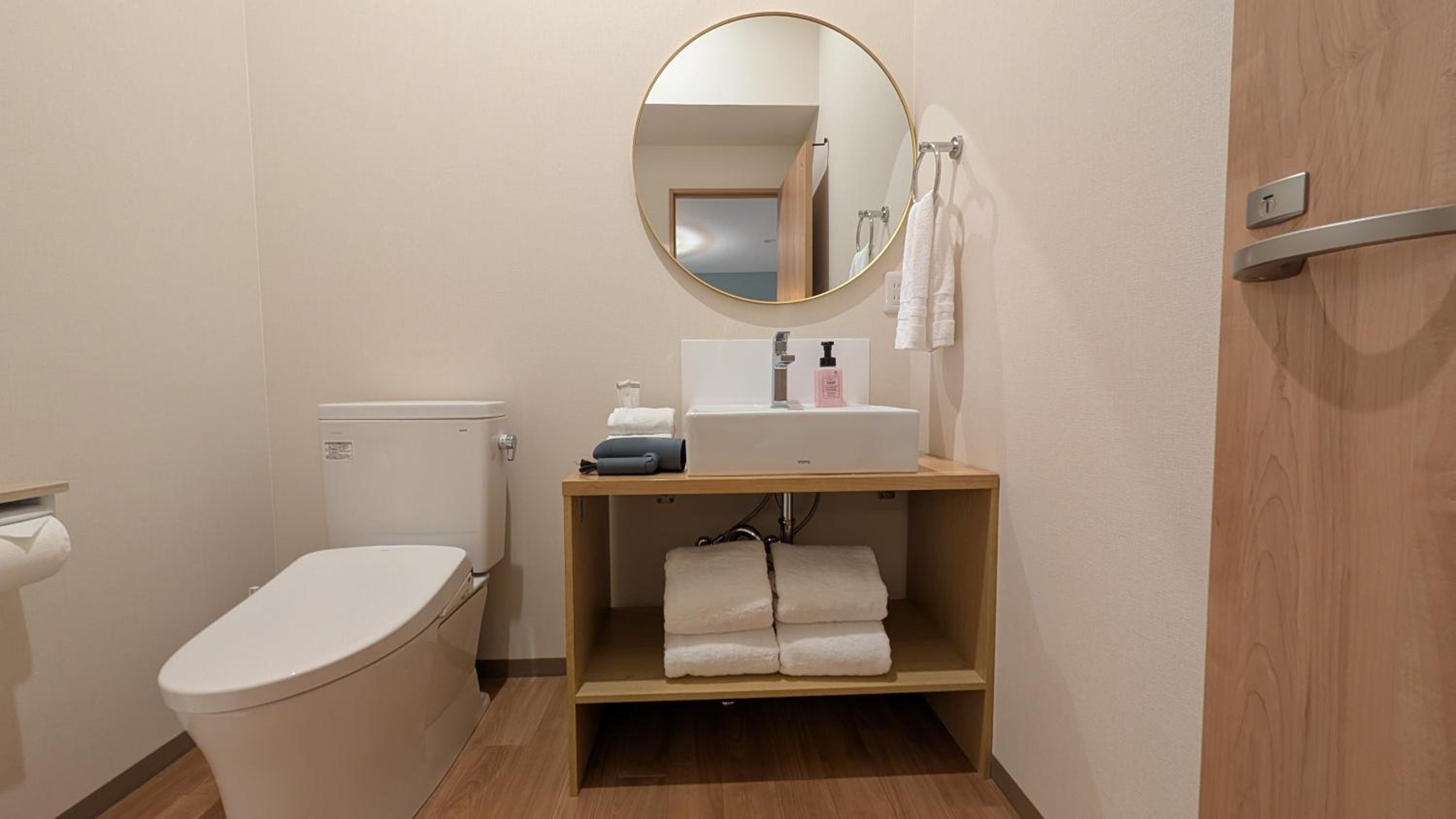 Suite with Balcony - Photo 25