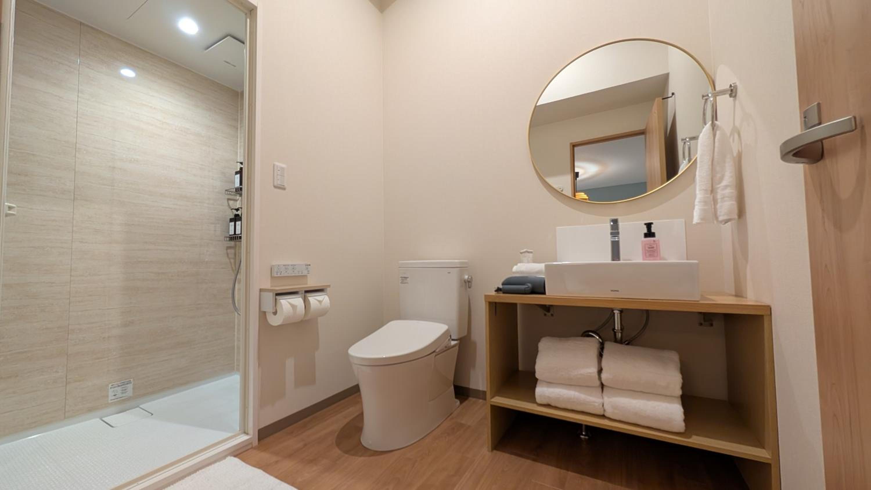 Suite with Balcony - Photo 32