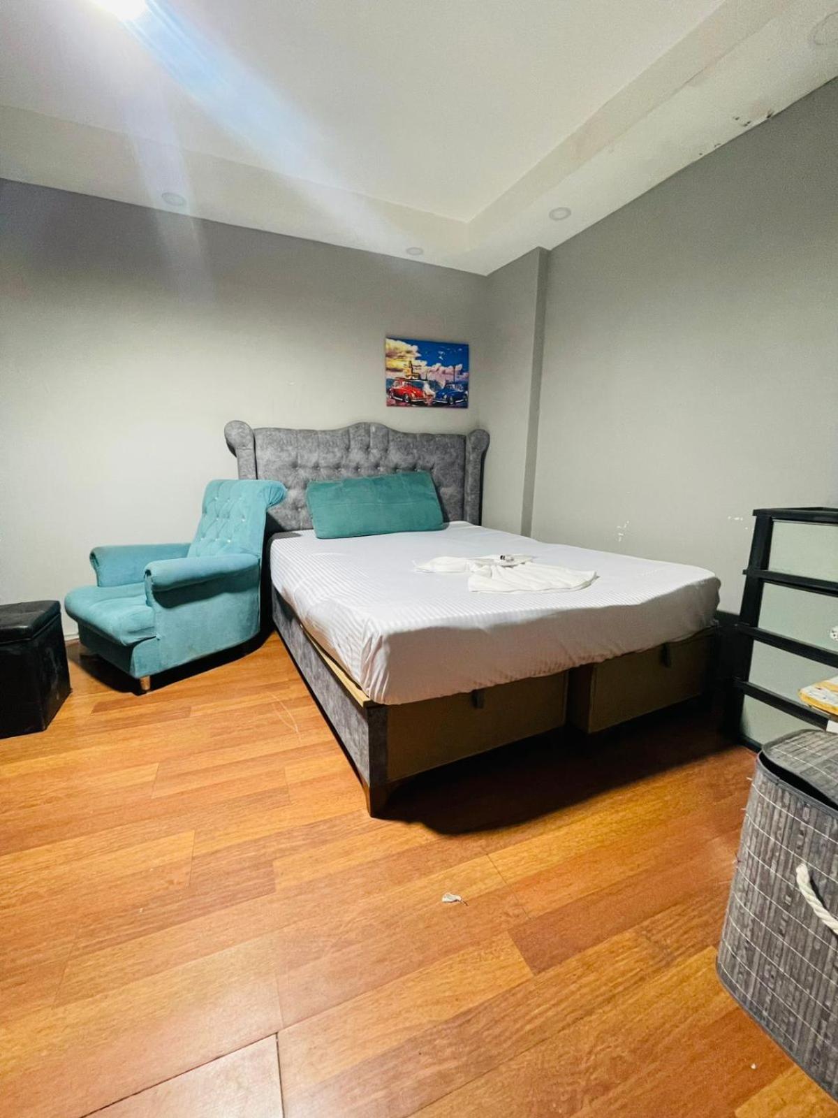 One-Bedroom Apartment photo 3