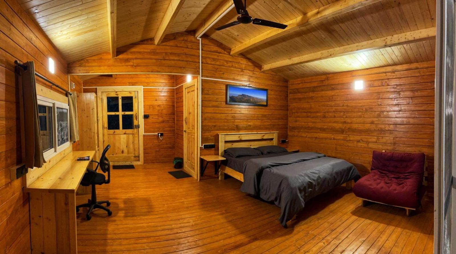 Deluxe Double Room With Balcony photo 1