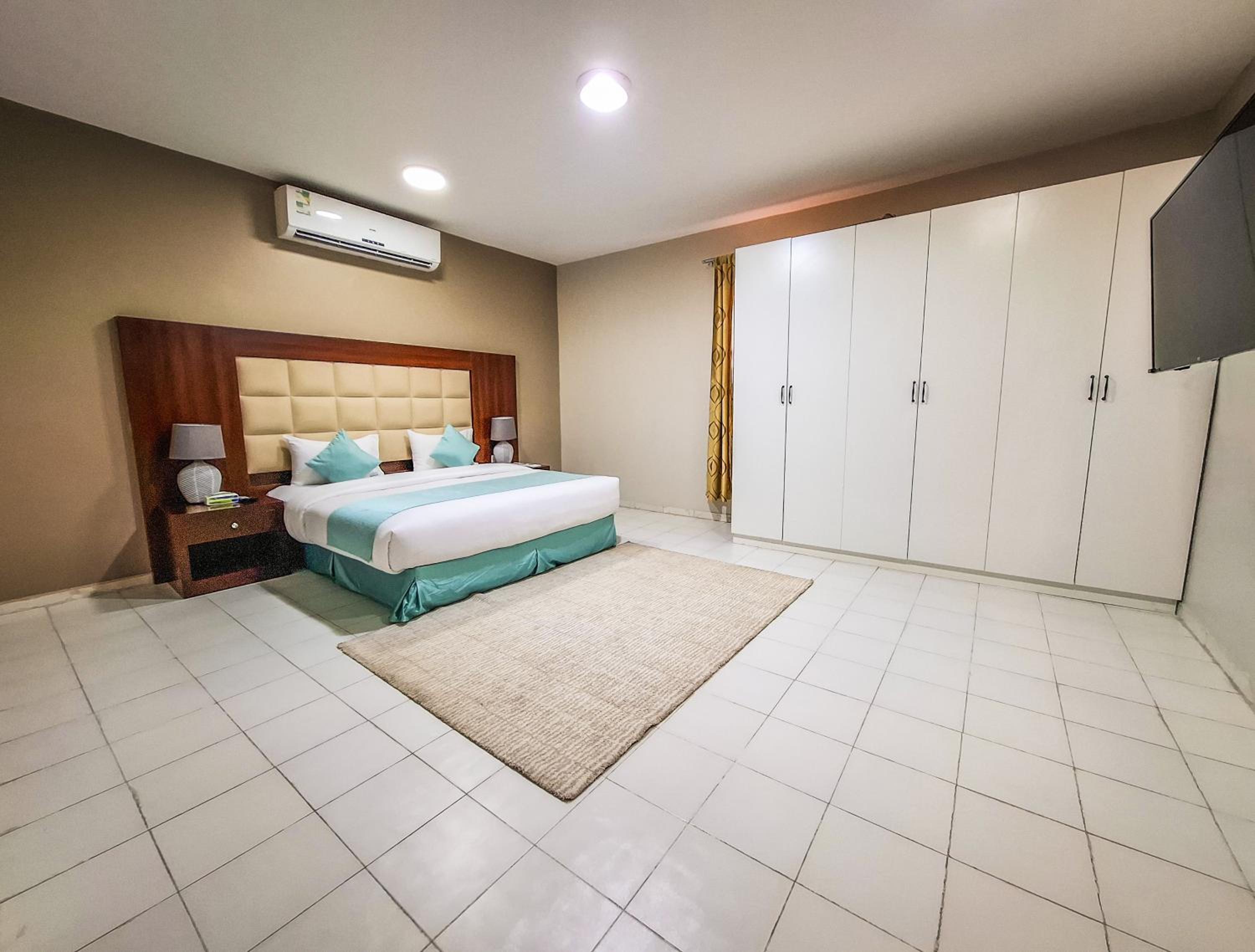 Standard King Room photo 1
