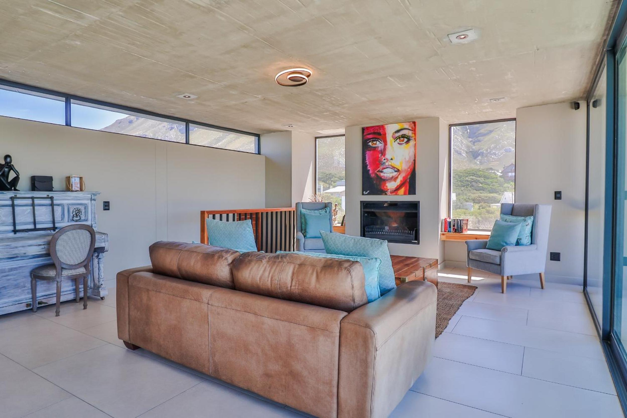 Three-Bedroom House photo 1