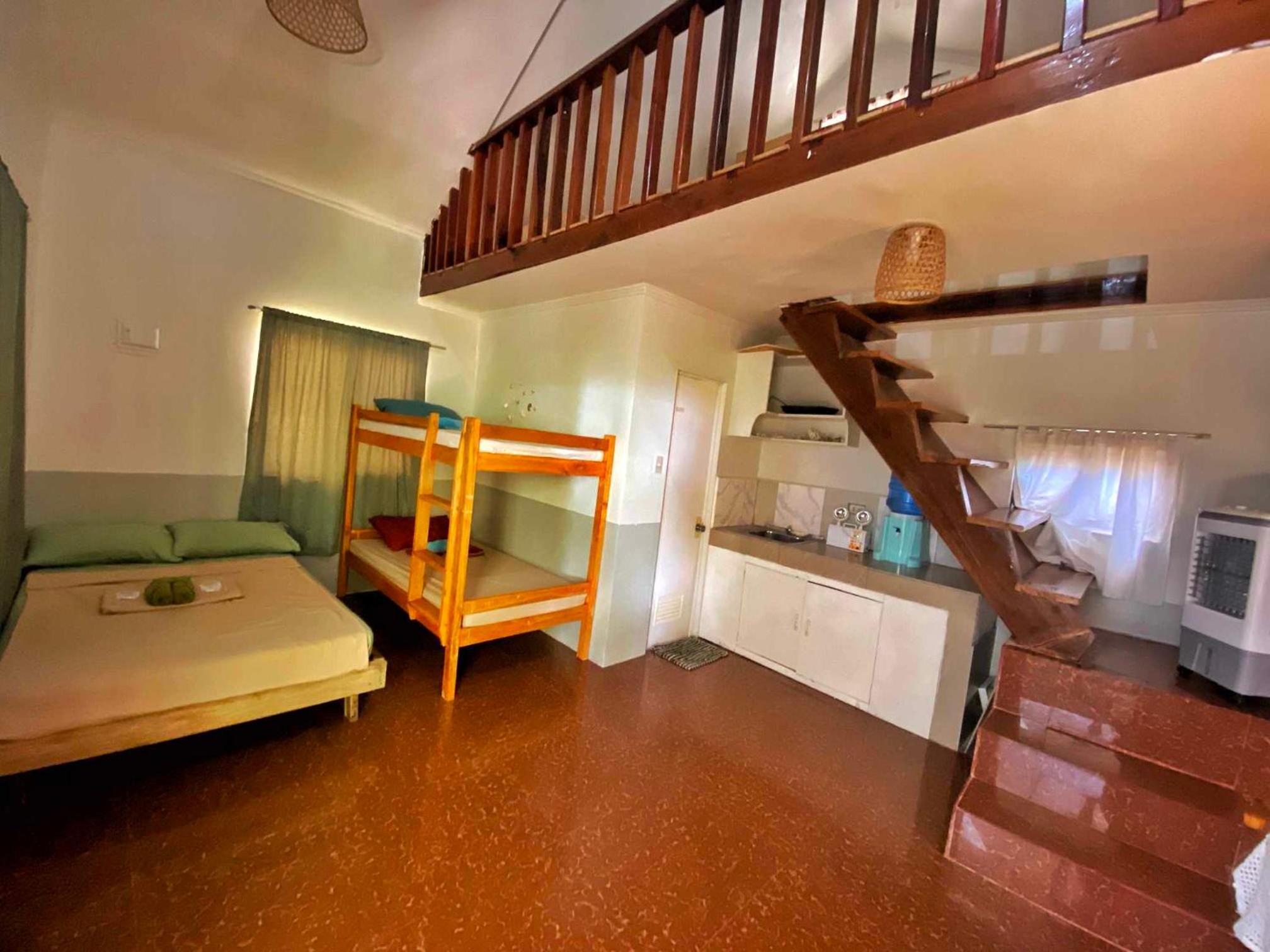 Family Room with Balcony photo 3