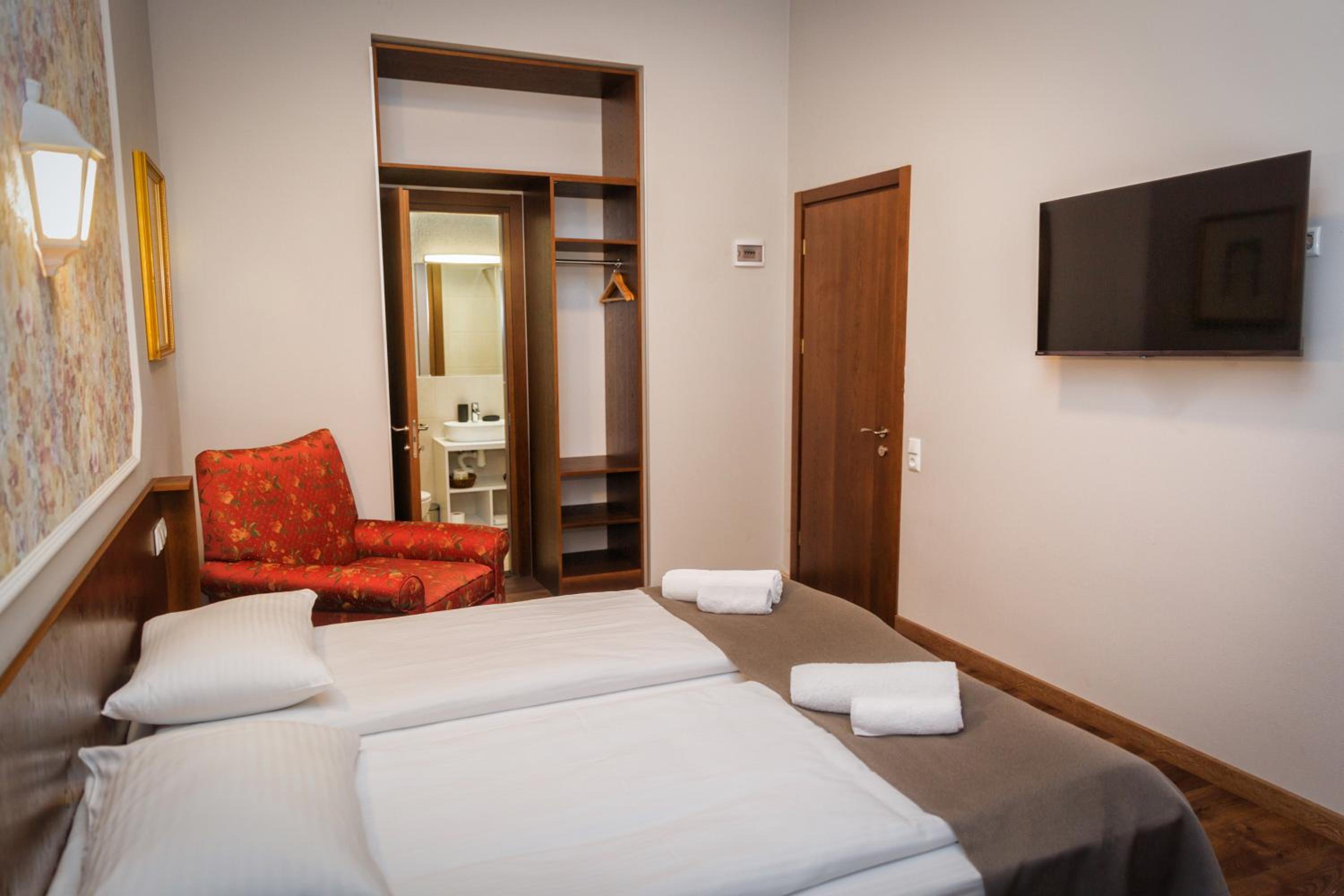 Deluxe Double or Twin Room photo 1