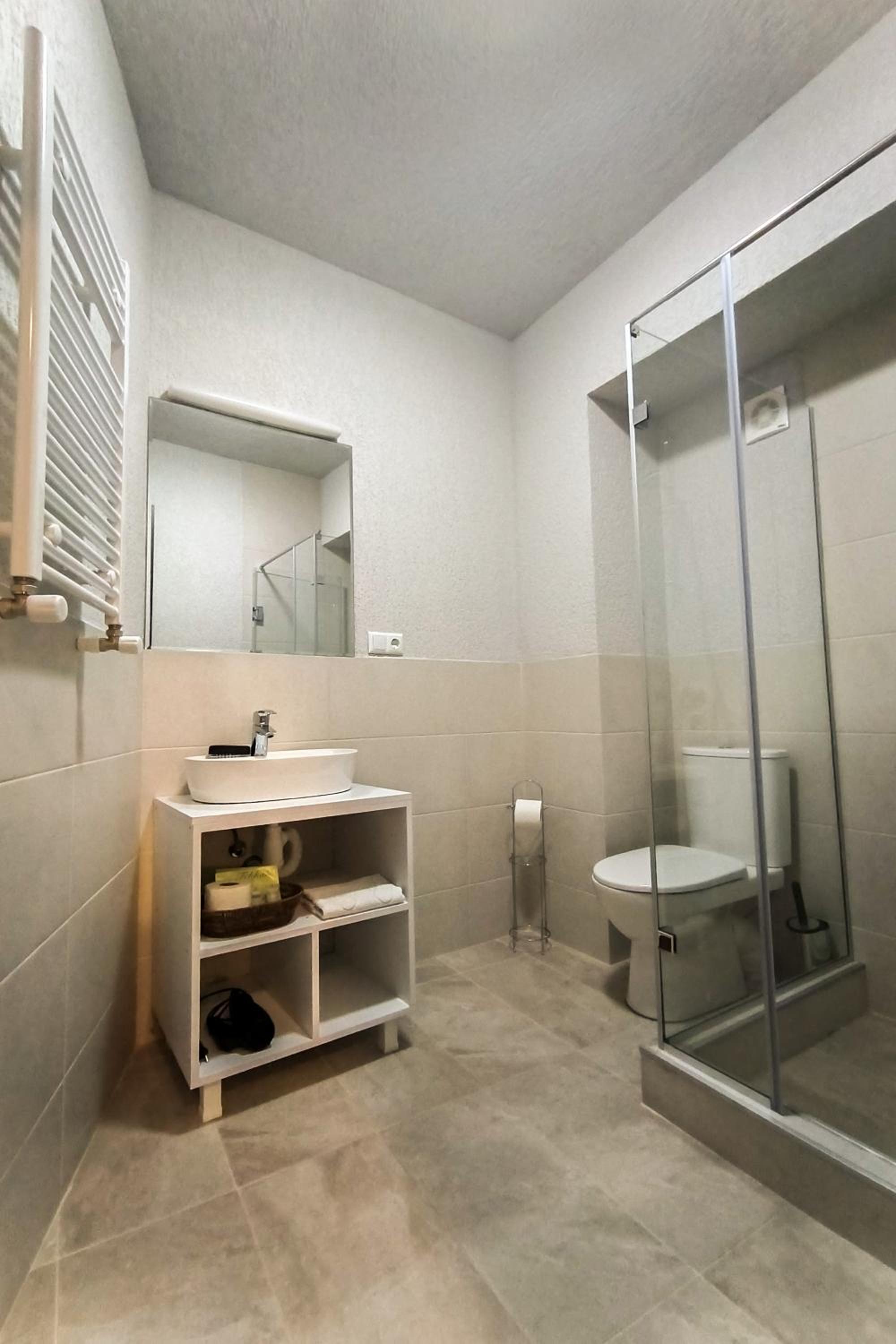 Deluxe Double or Twin Room - Photo 6