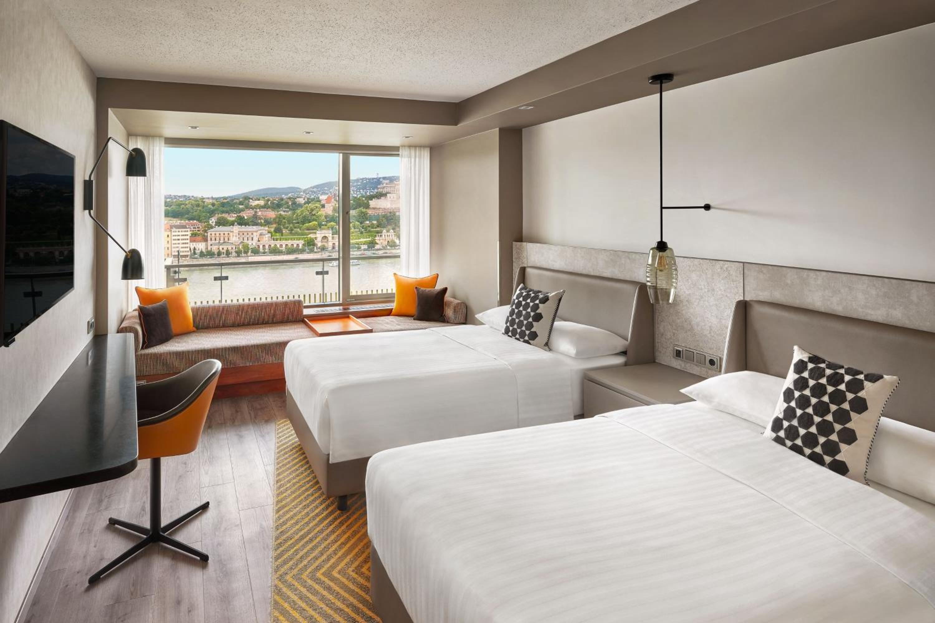 Deluxe Twin Room with Castle and River View