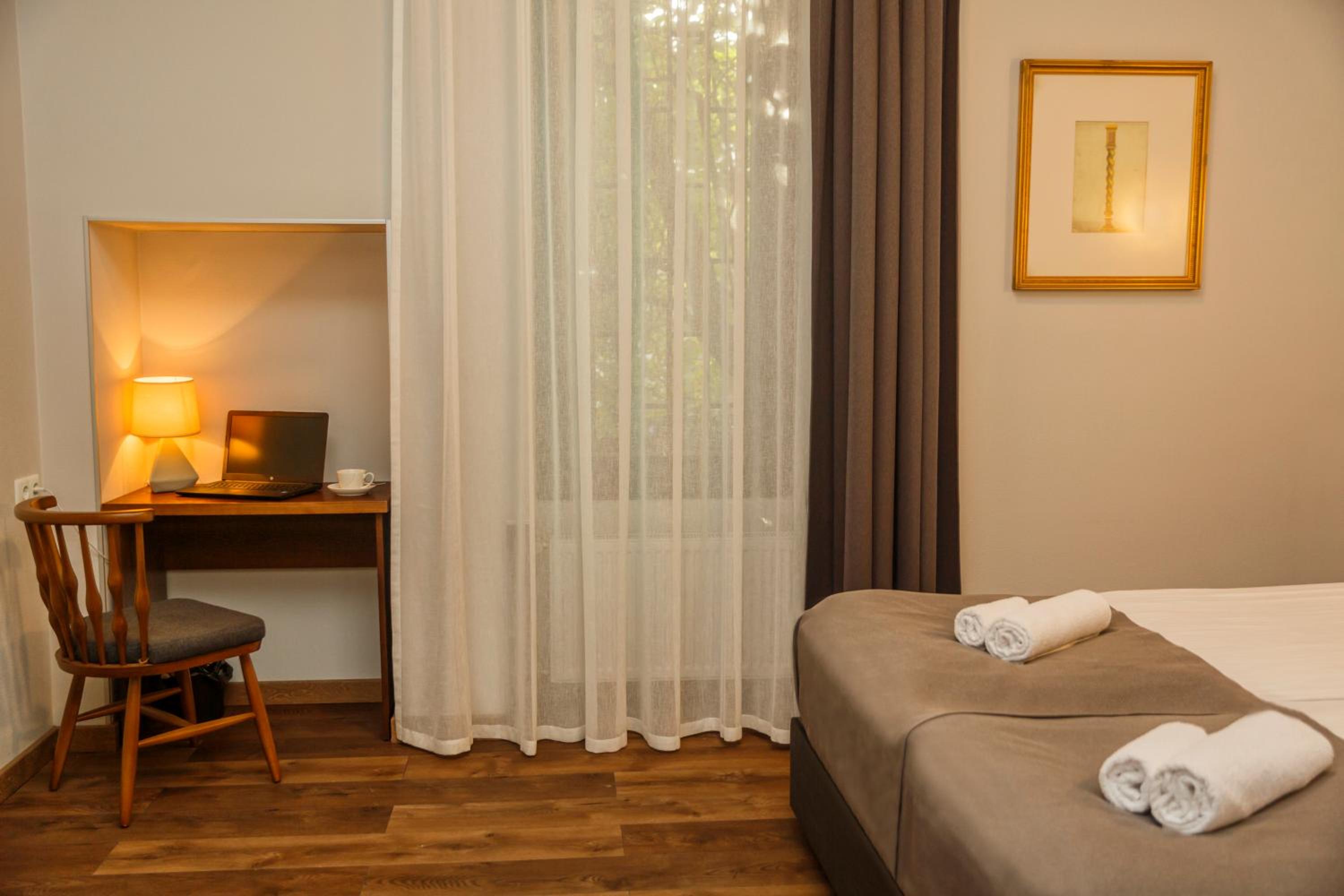 Deluxe Double or Twin Room - Photo 4