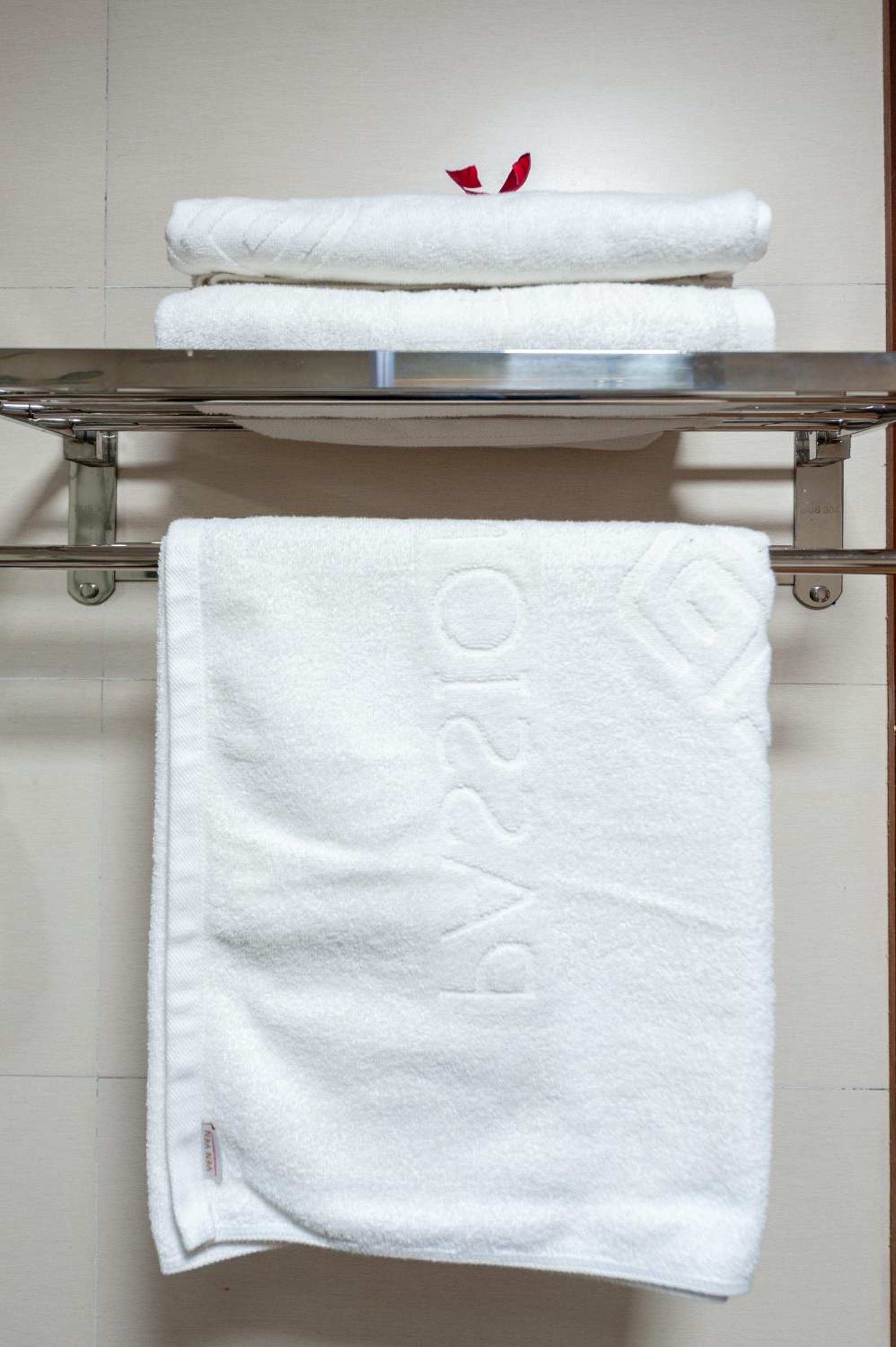 Deluxe Double or Twin Room - Photo 13