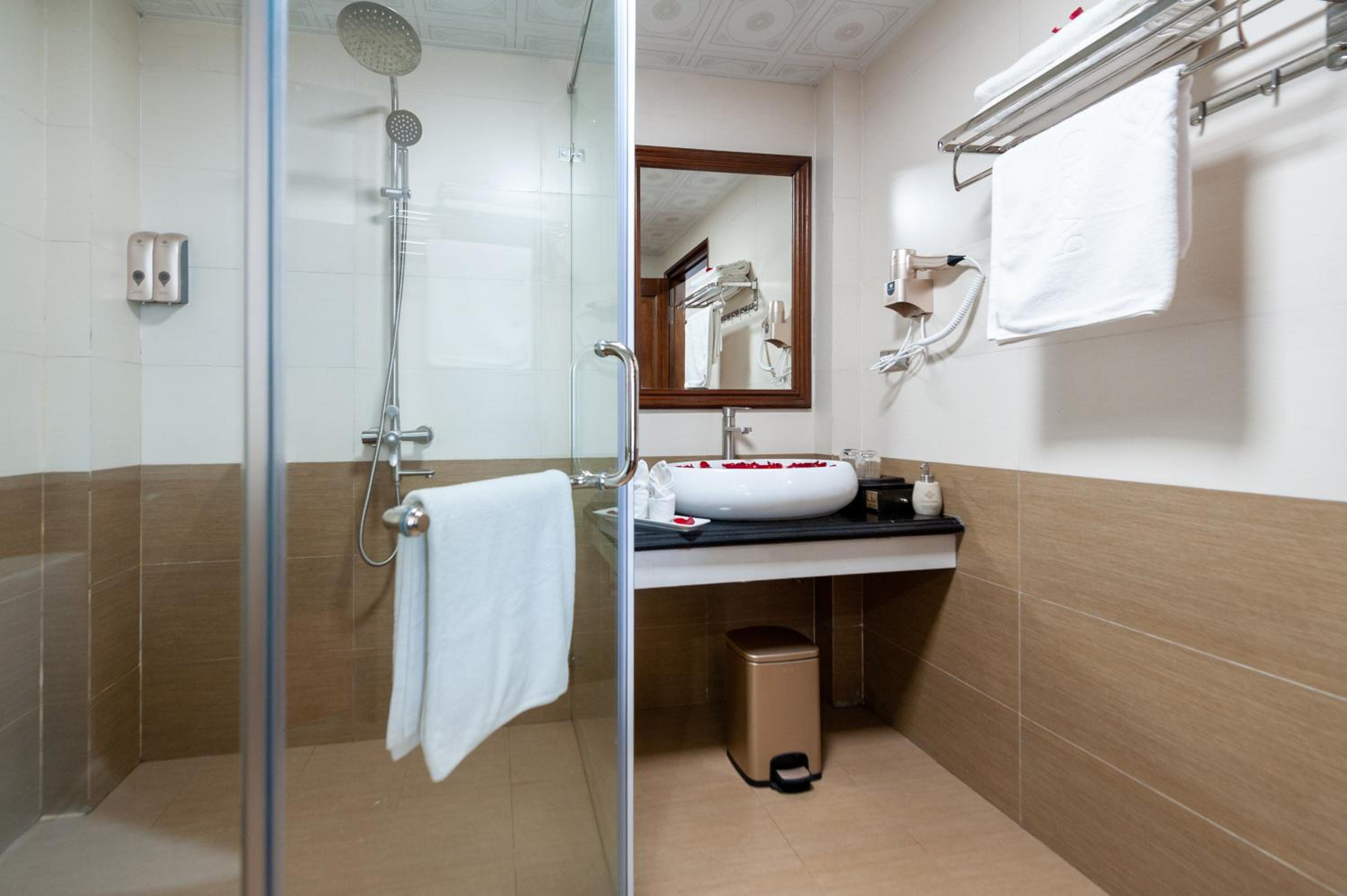 Deluxe Double or Twin Room - Photo 18