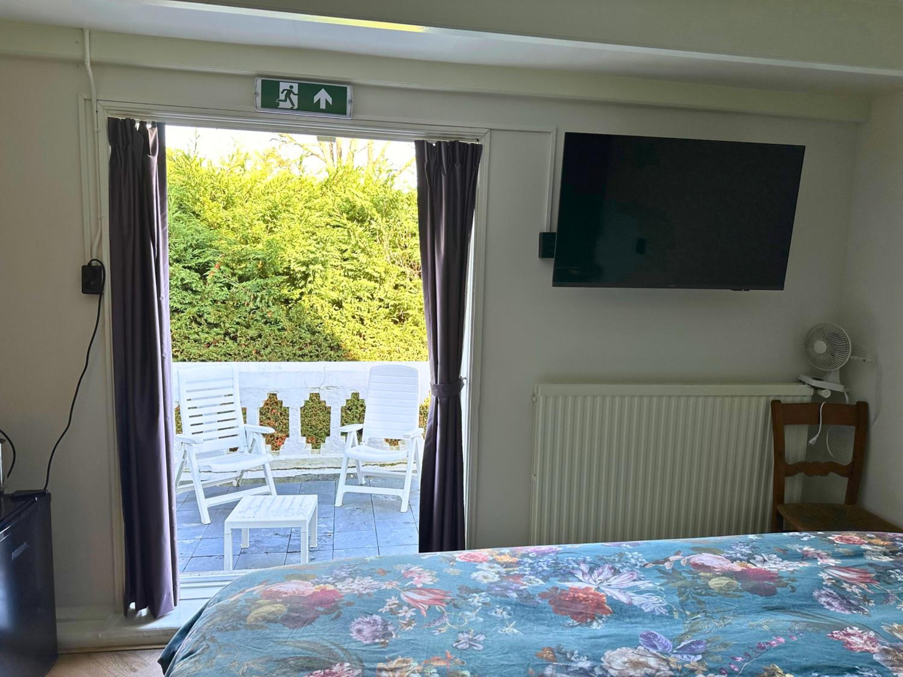 Deluxe Double Room with Balcony photo 3