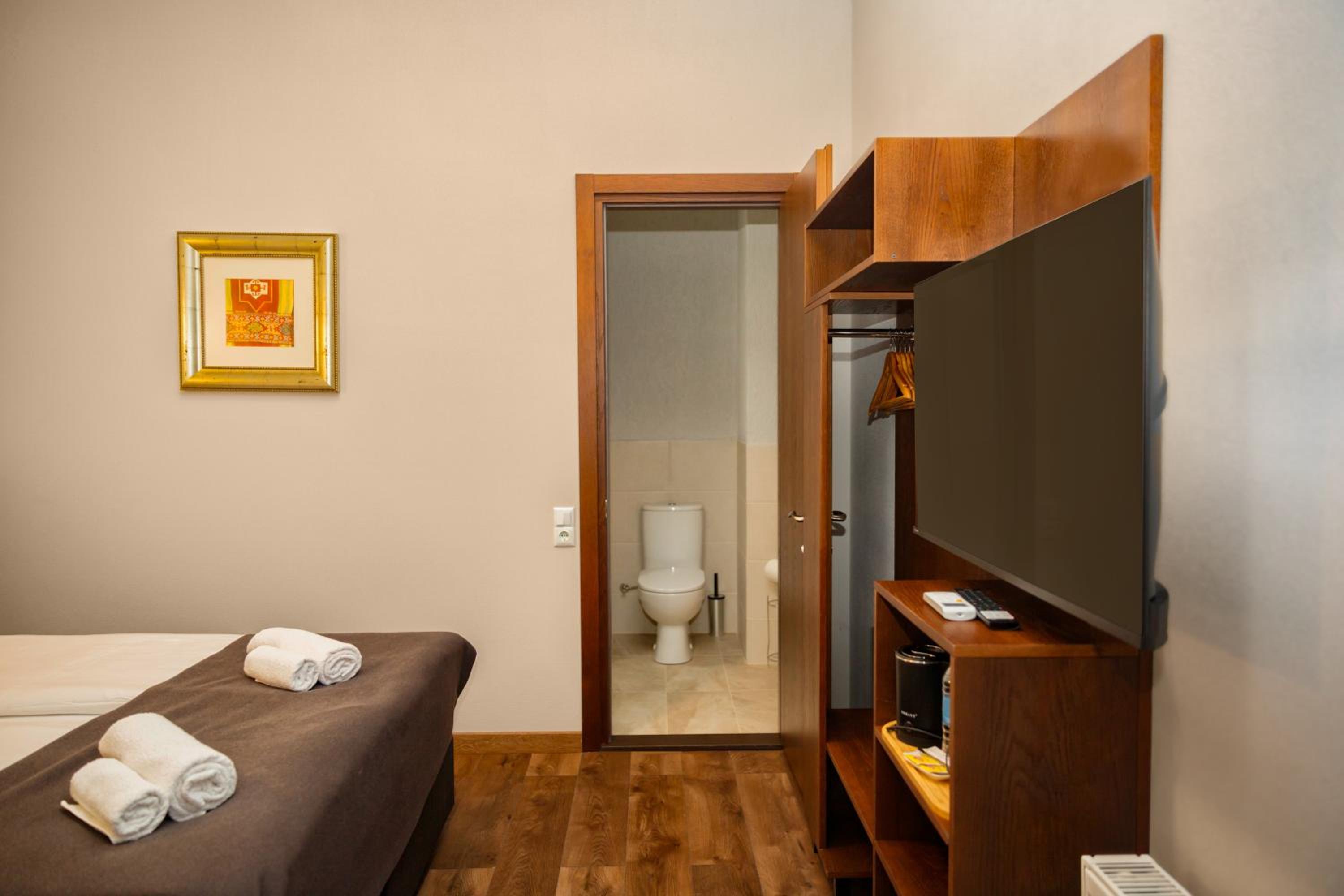 Standard Double Room - Photo 2