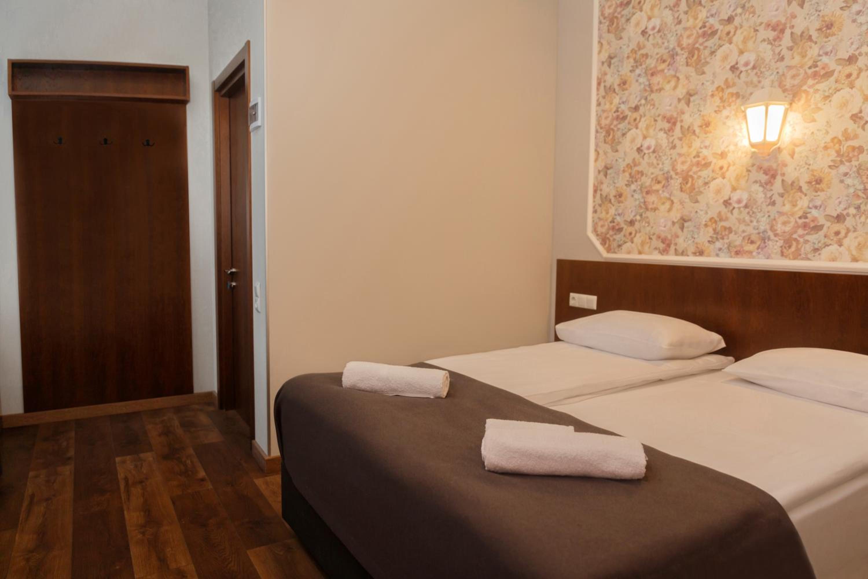Standard Double Room - Photo 1