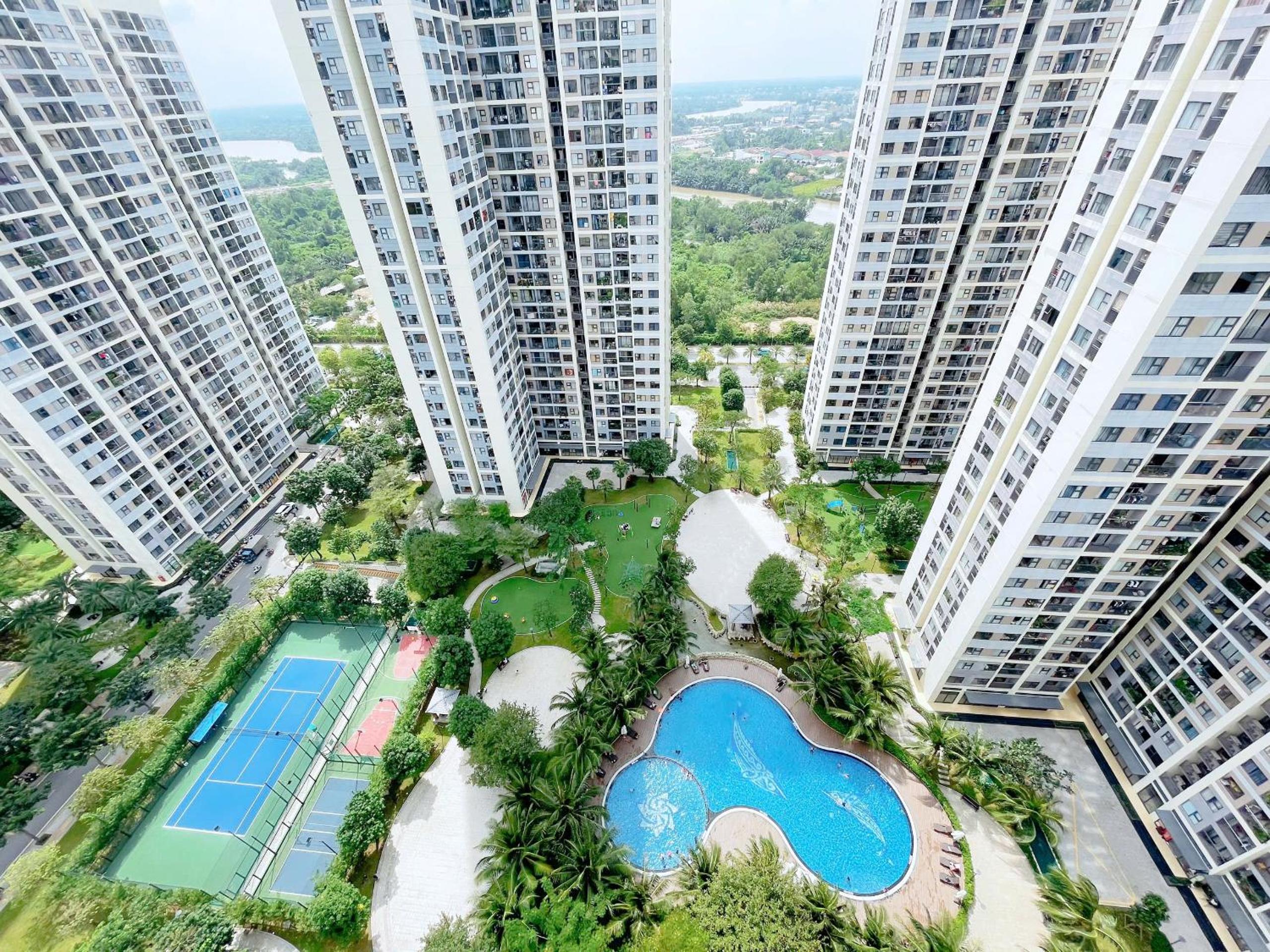 Three-Bedroom Apartment With Balcony photo 3