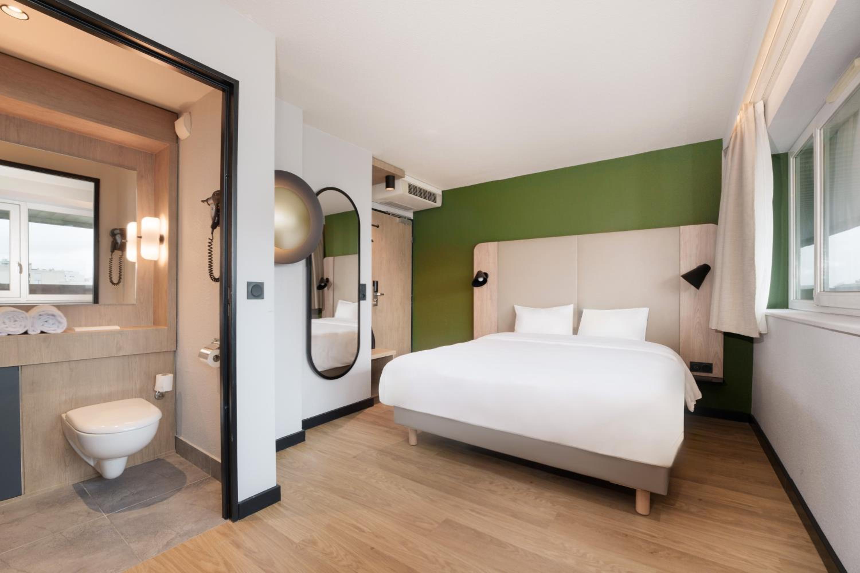 Standard room - 1 Queen Bed 1 Sofa Bed
