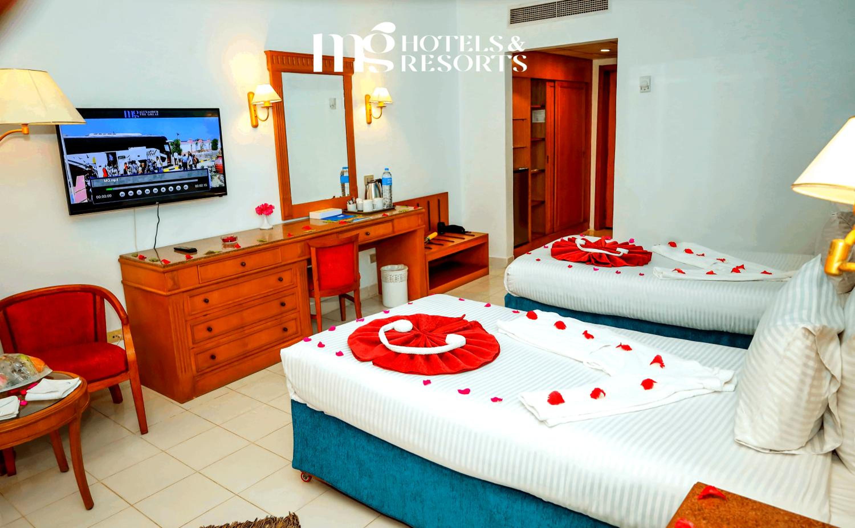 Double Room with Garden View thumbnail 6