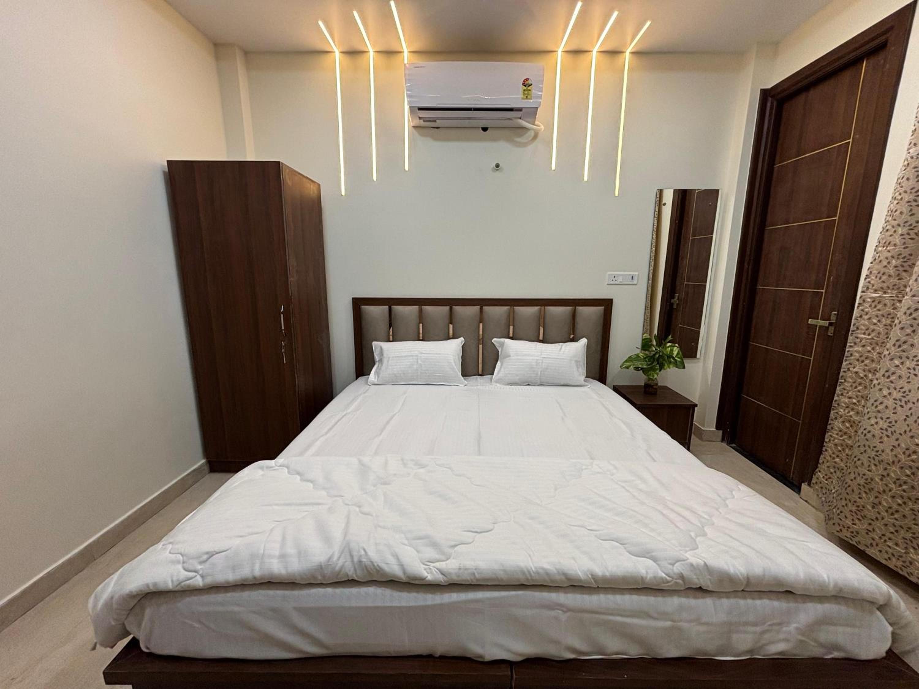 Deluxe Double Room with Balcony photo 1