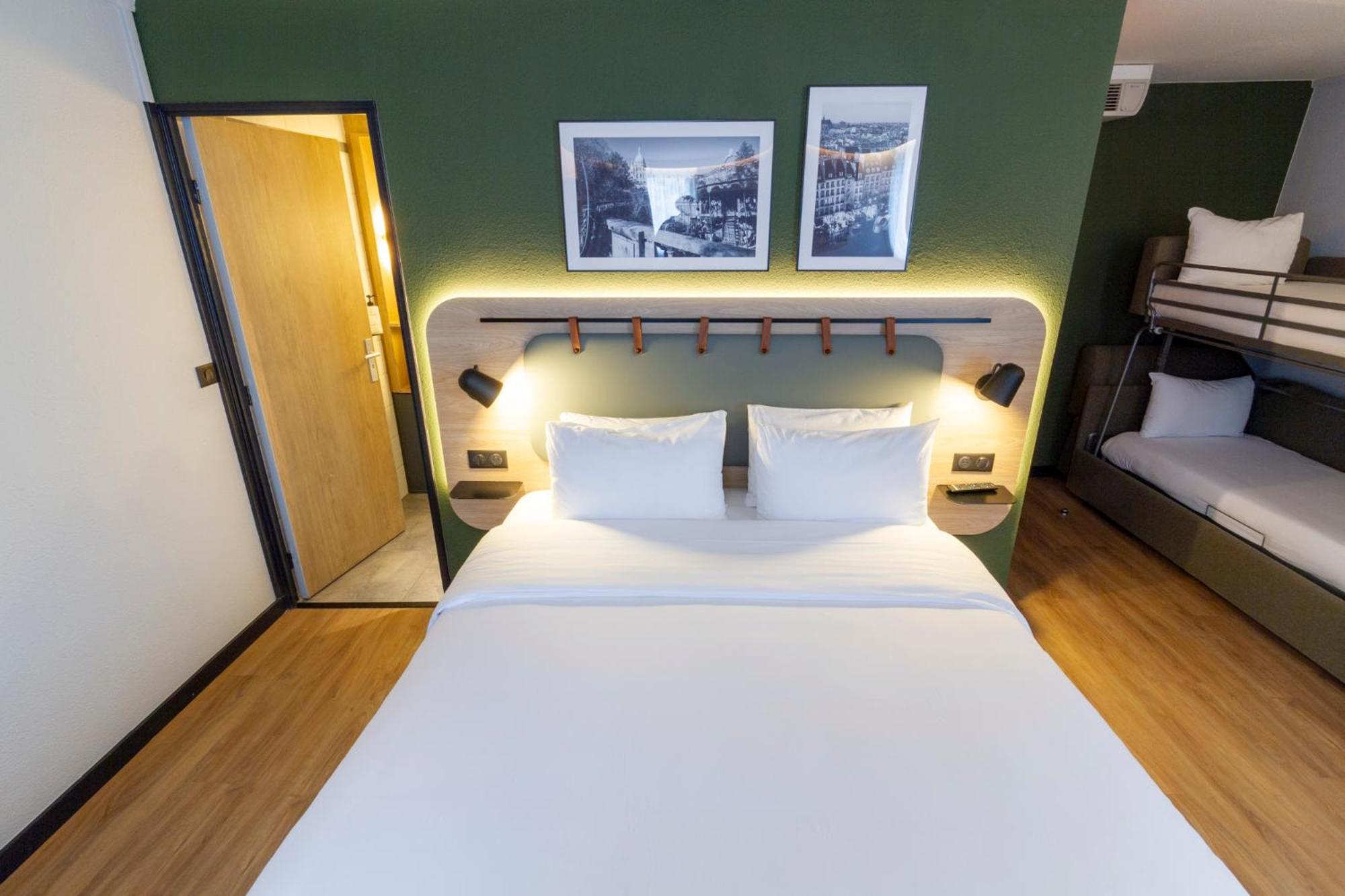 Standard room - 1 Queen Bed 1 Sofa Bunk bed