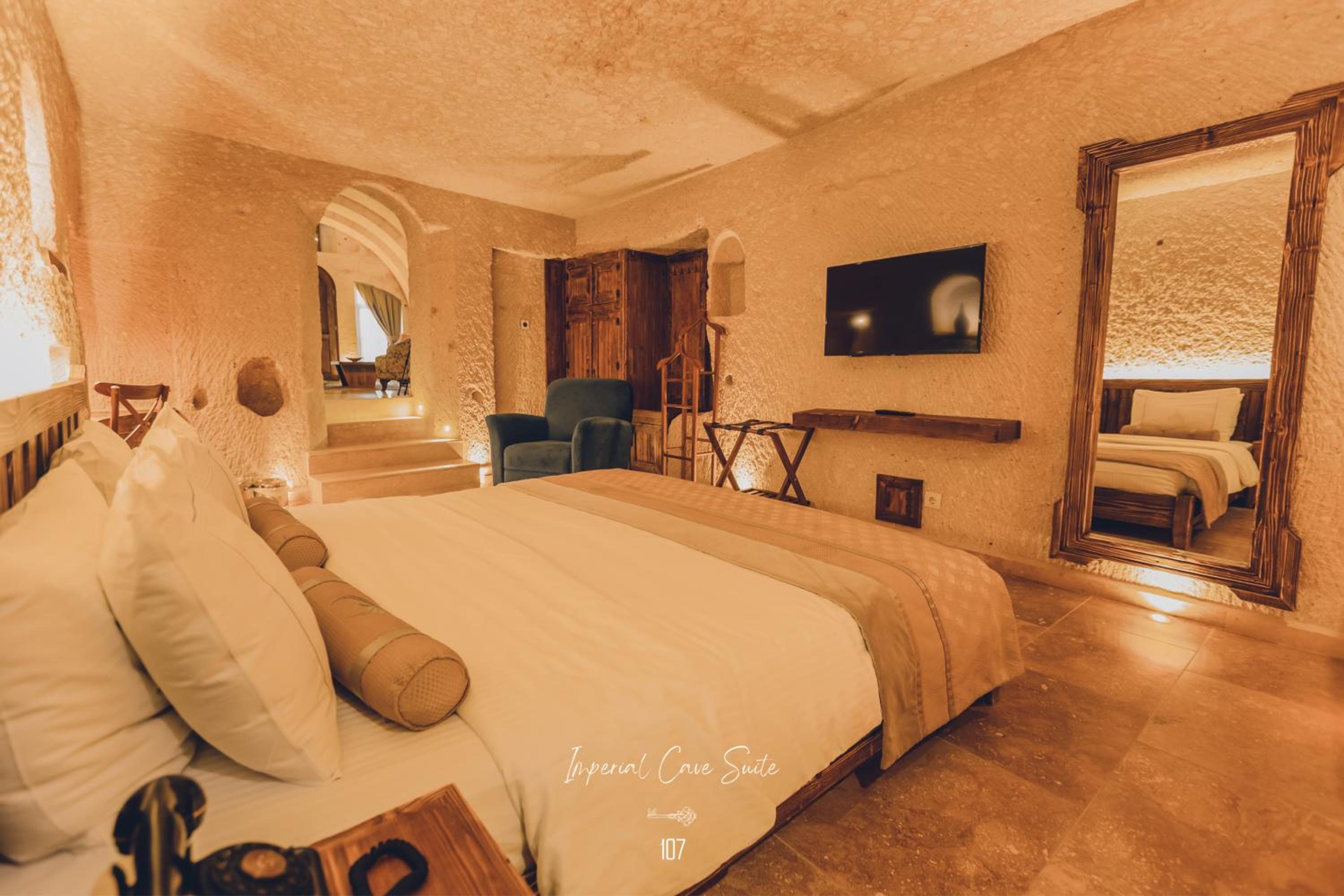 Imperial Cave Suite (Jacuzzi with Fire Place) - Photo 1