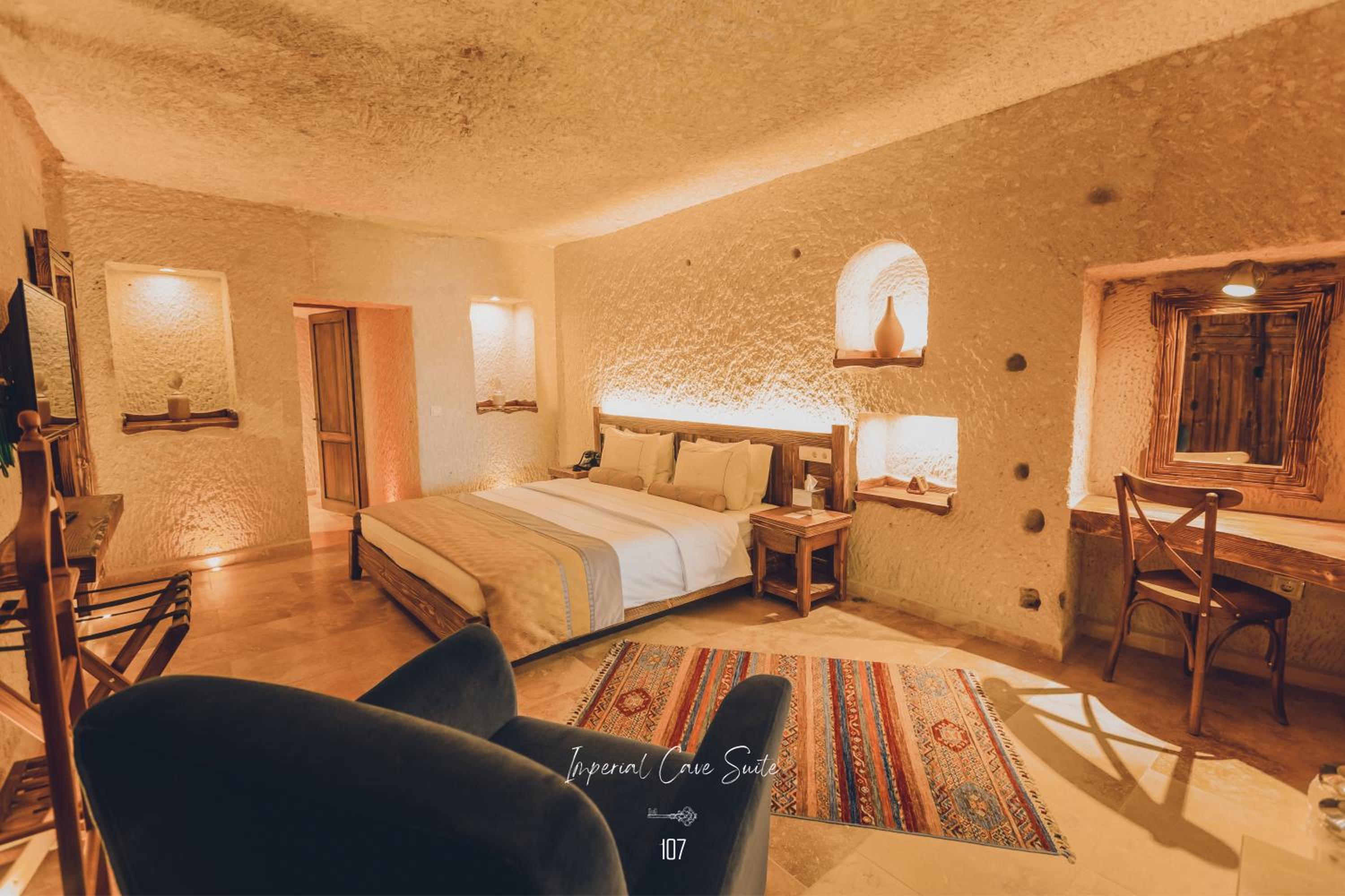 Imperial Cave Suite (Jacuzzi with Fire Place) - Photo 2
