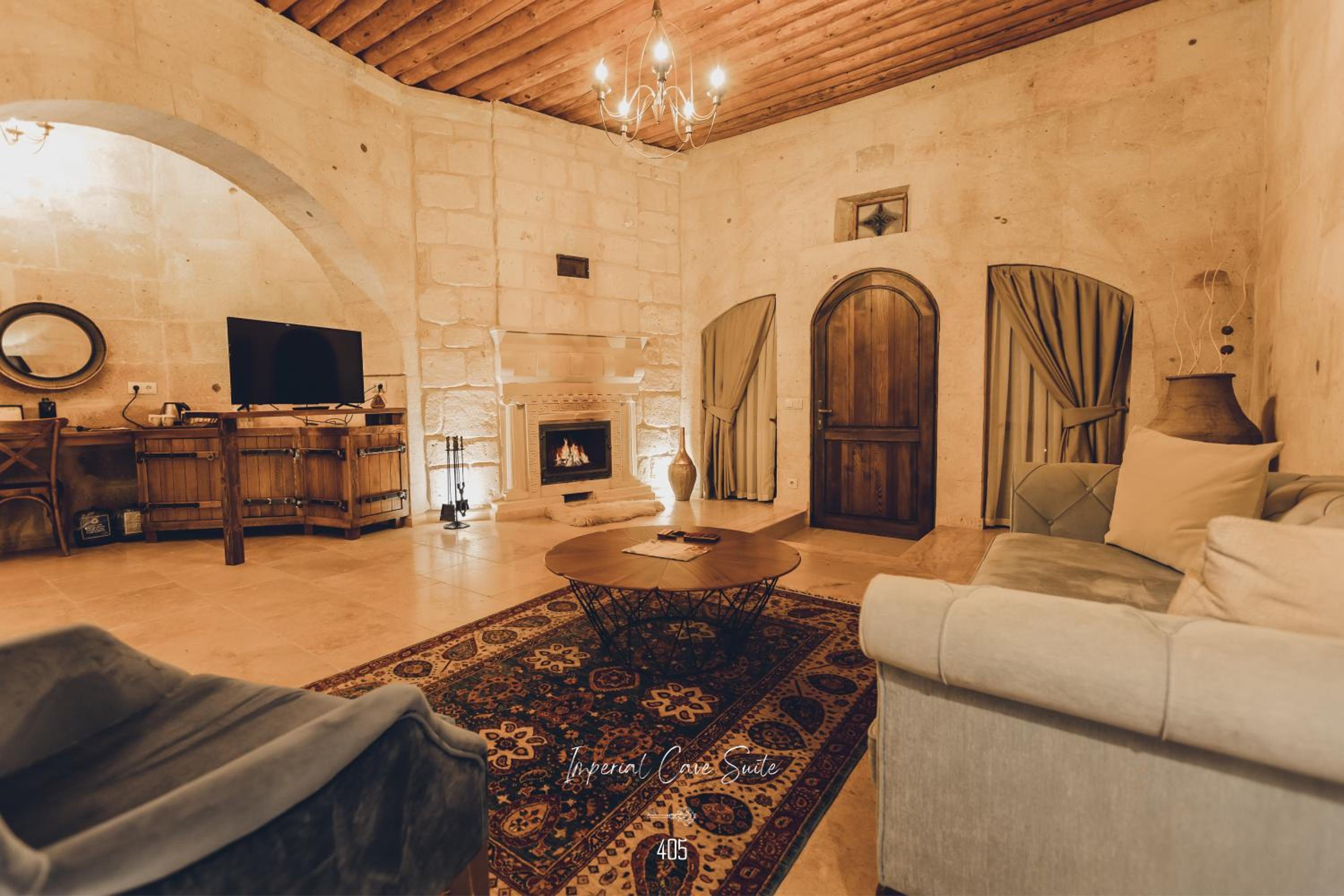 Imperial Cave Suite (Jacuzzi with Fire Place) - Photo 3