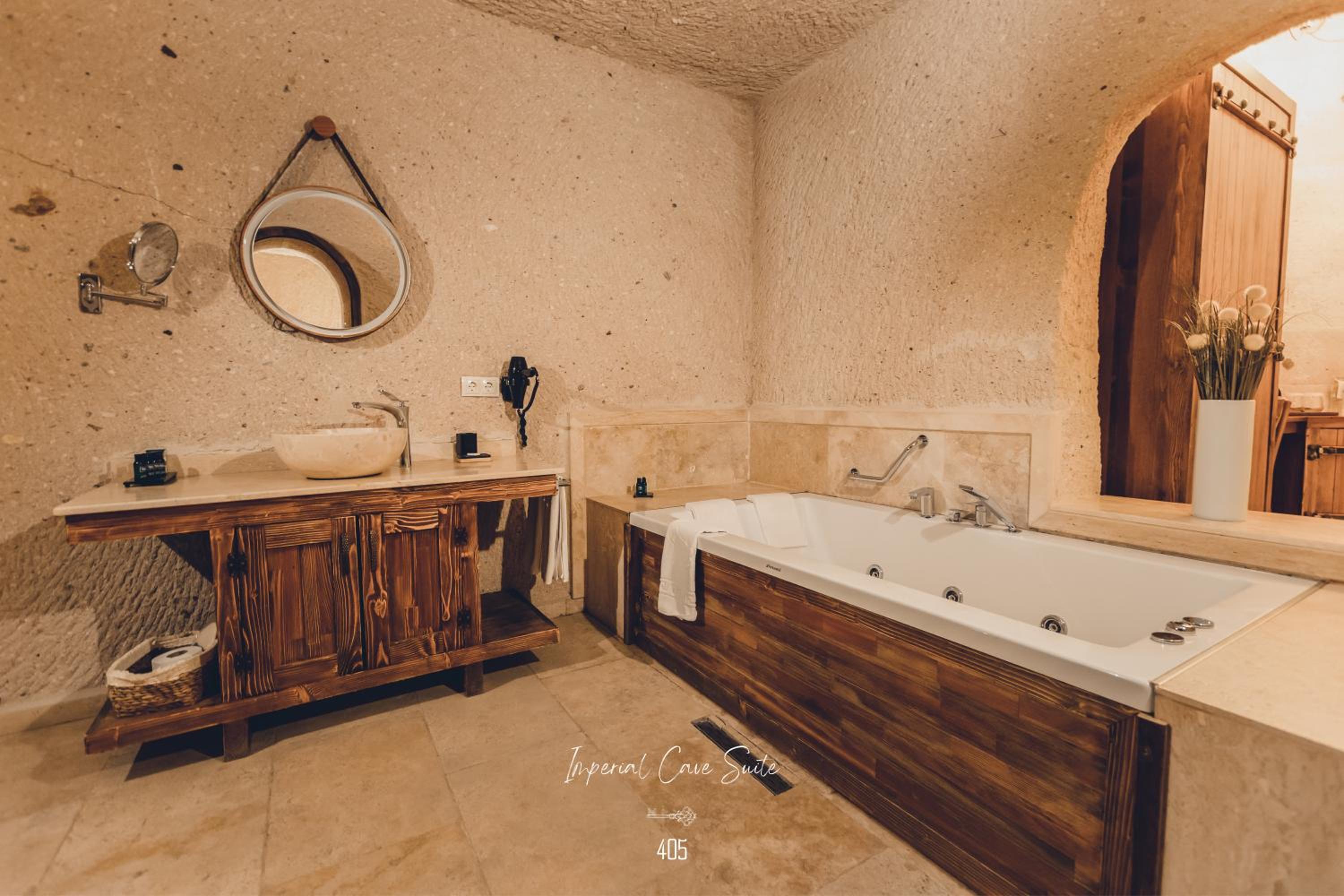 Imperial Cave Suite (Jacuzzi with Fire Place) - Photo 6