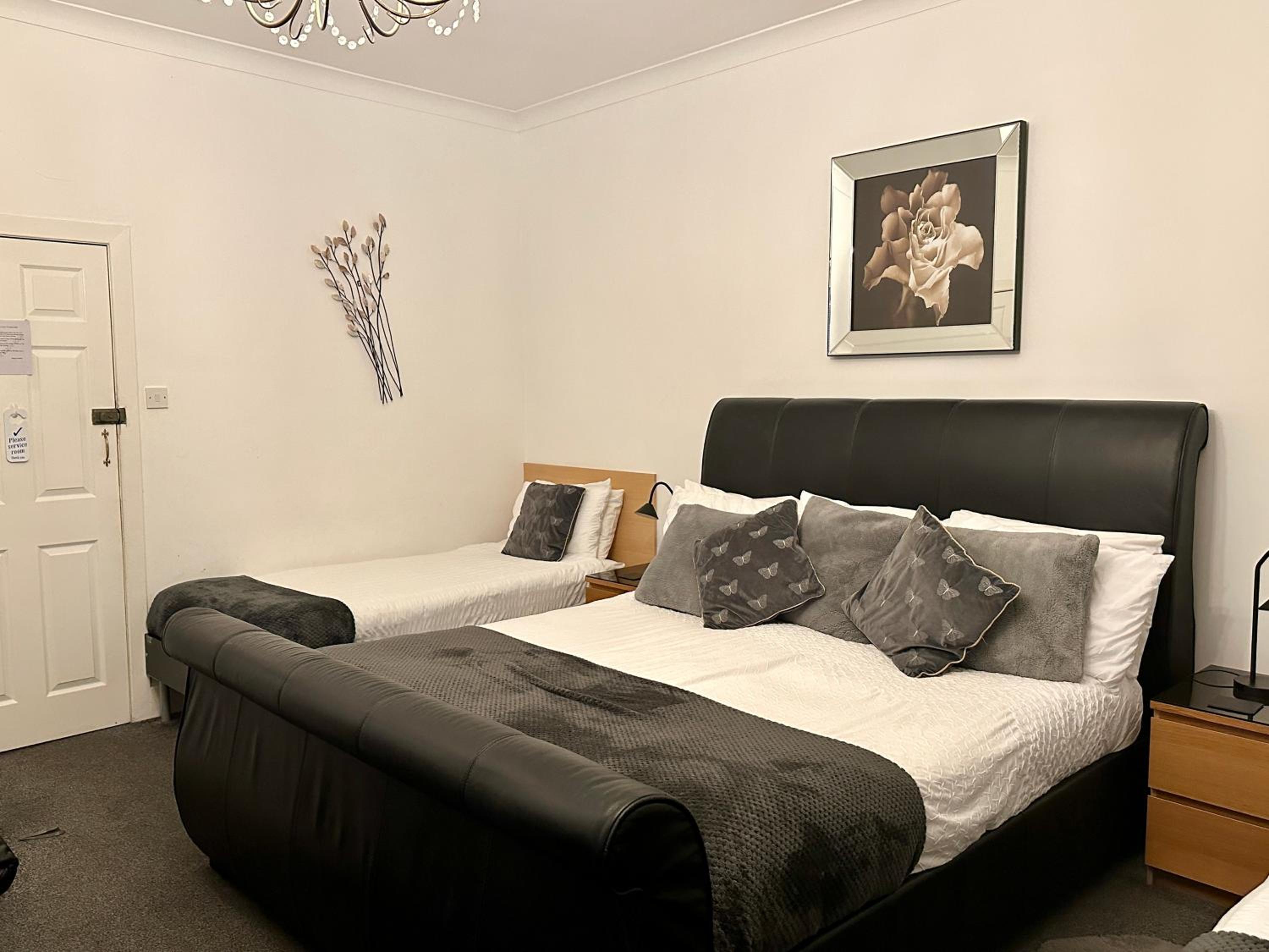 Deluxe Family Room photo 3
