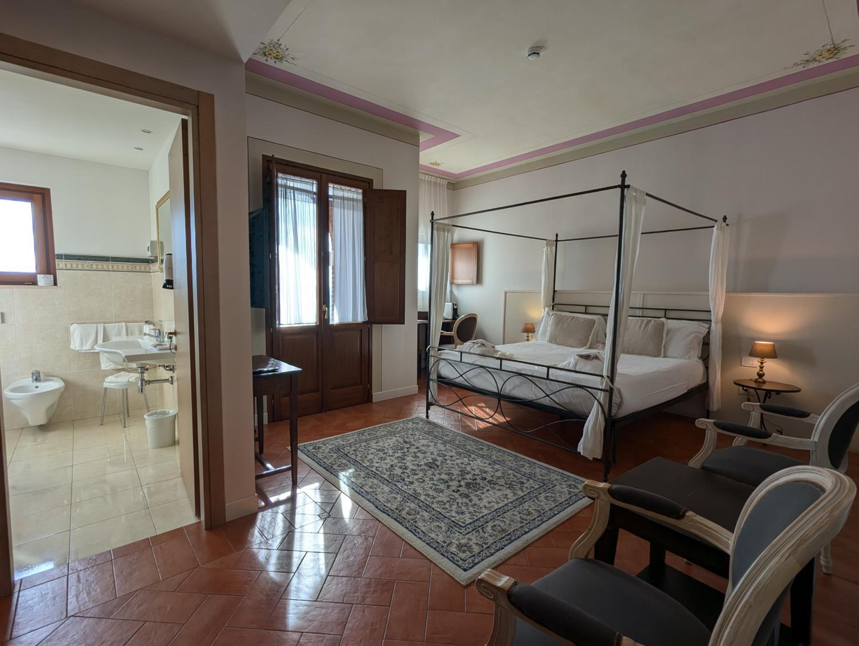 Deluxe Double Room - Photo 49