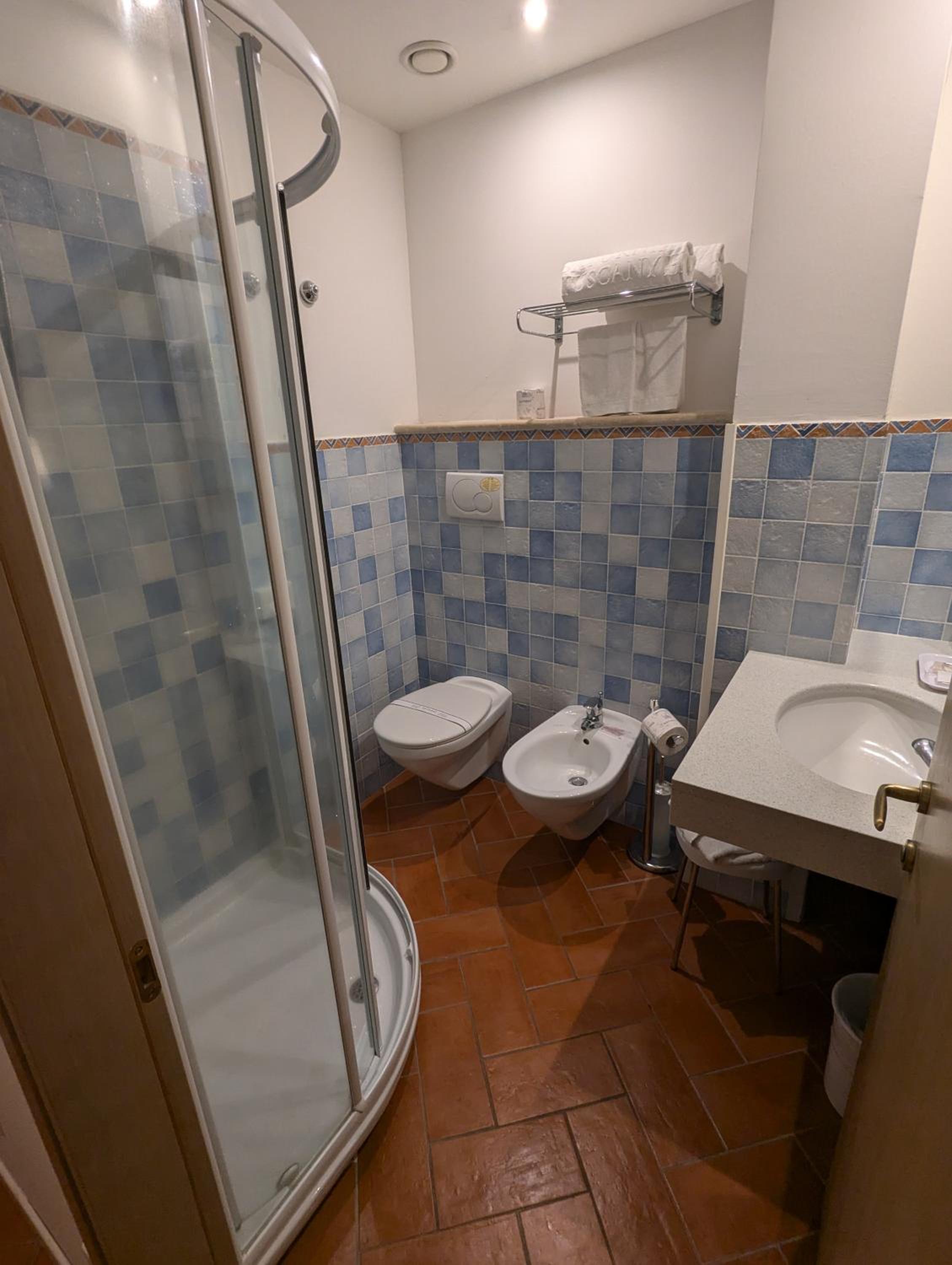 Small Double Room - Photo 4