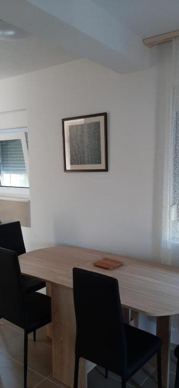 Apartment with Balcony photo 3