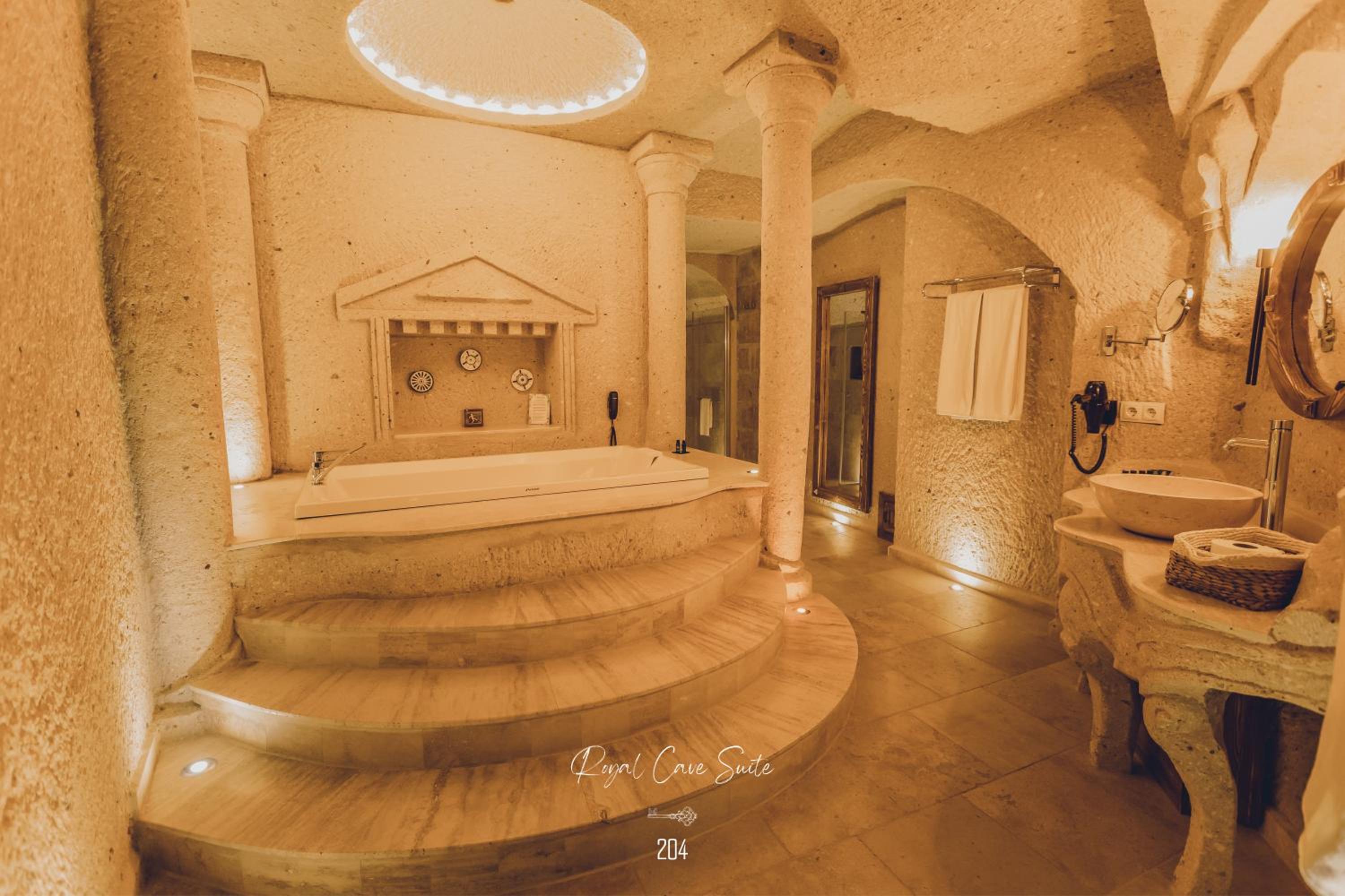 Royal Cave Suite with Jacuzzi - Photo 2