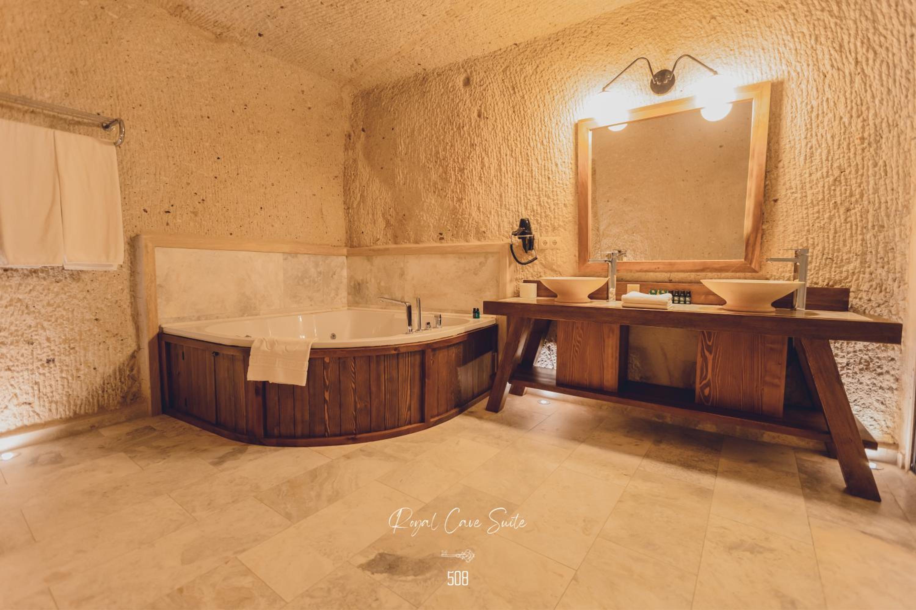 Royal Cave Suite with Jacuzzi - Photo 3