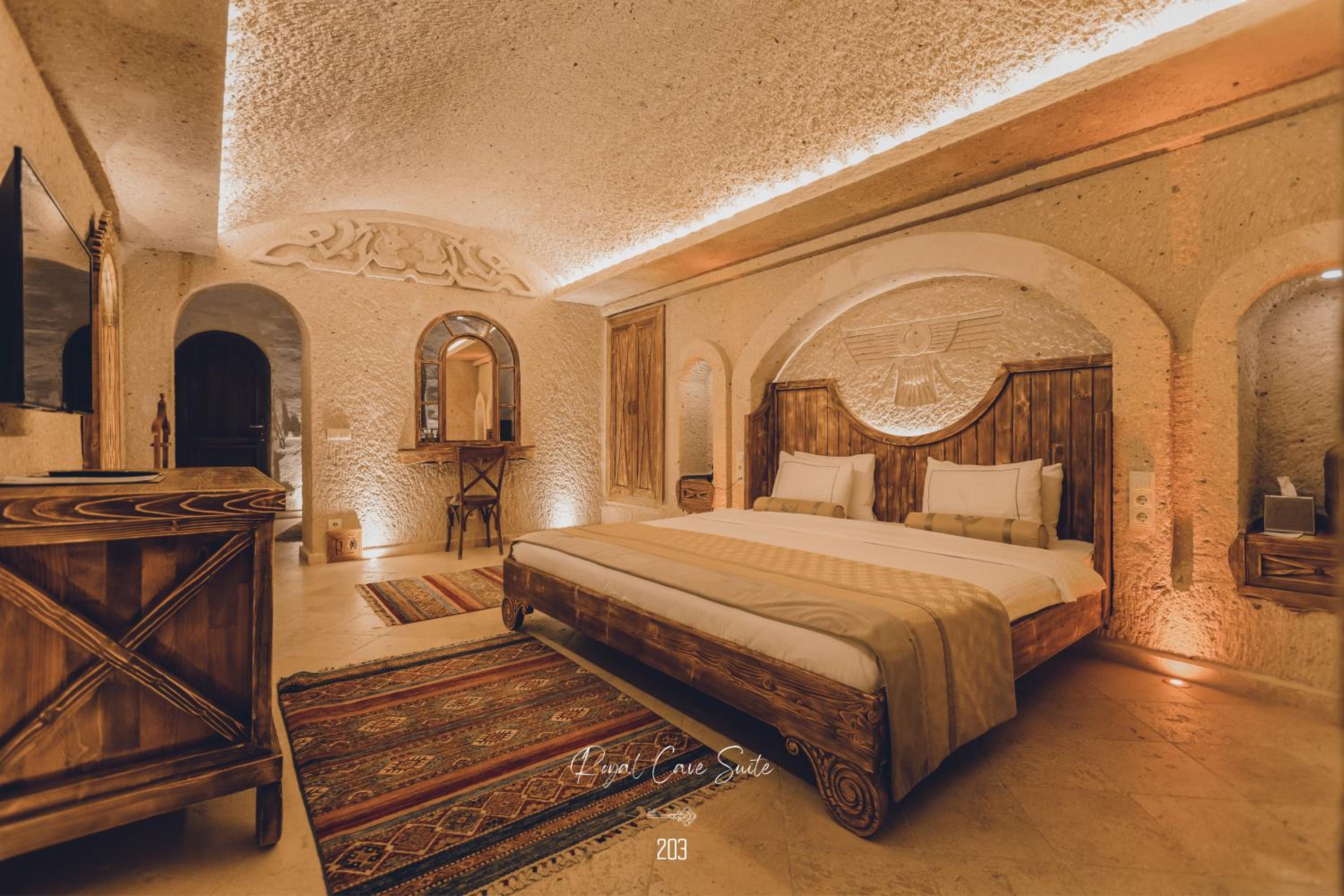 Royal Cave Suite with Jacuzzi - Photo 8