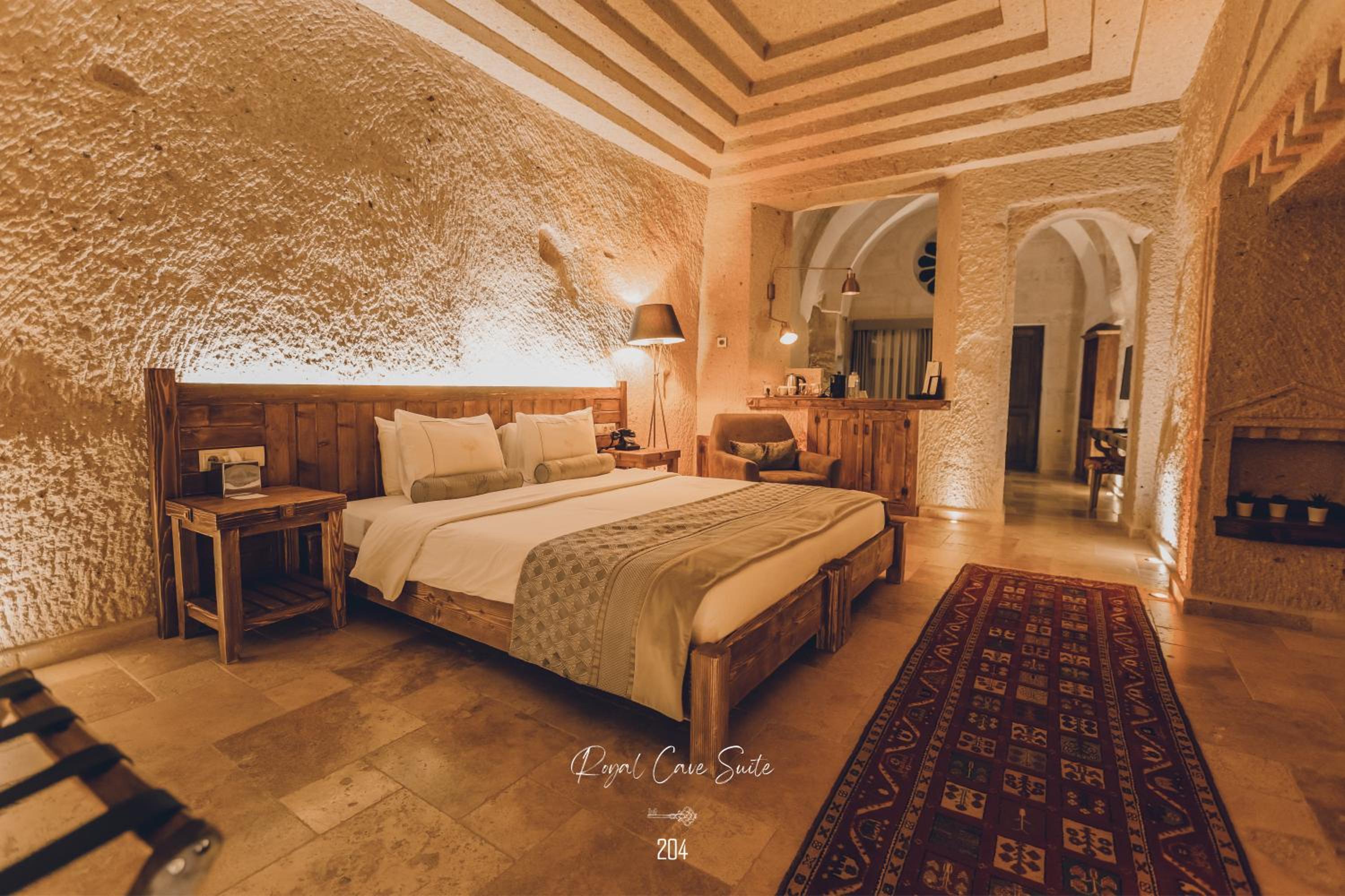 Royal Cave Suite with Jacuzzi - Photo 9