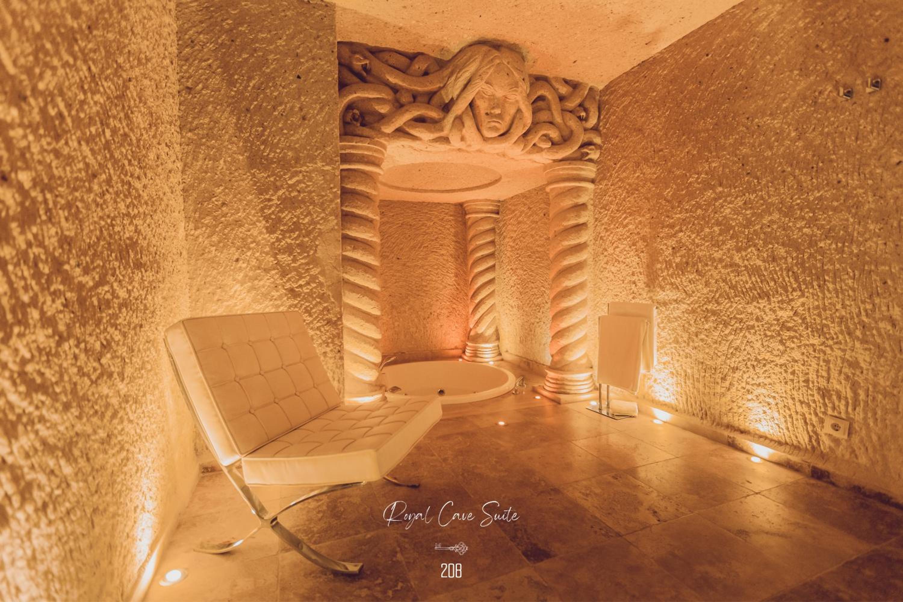 Royal Cave Suite with Jacuzzi - Photo 4