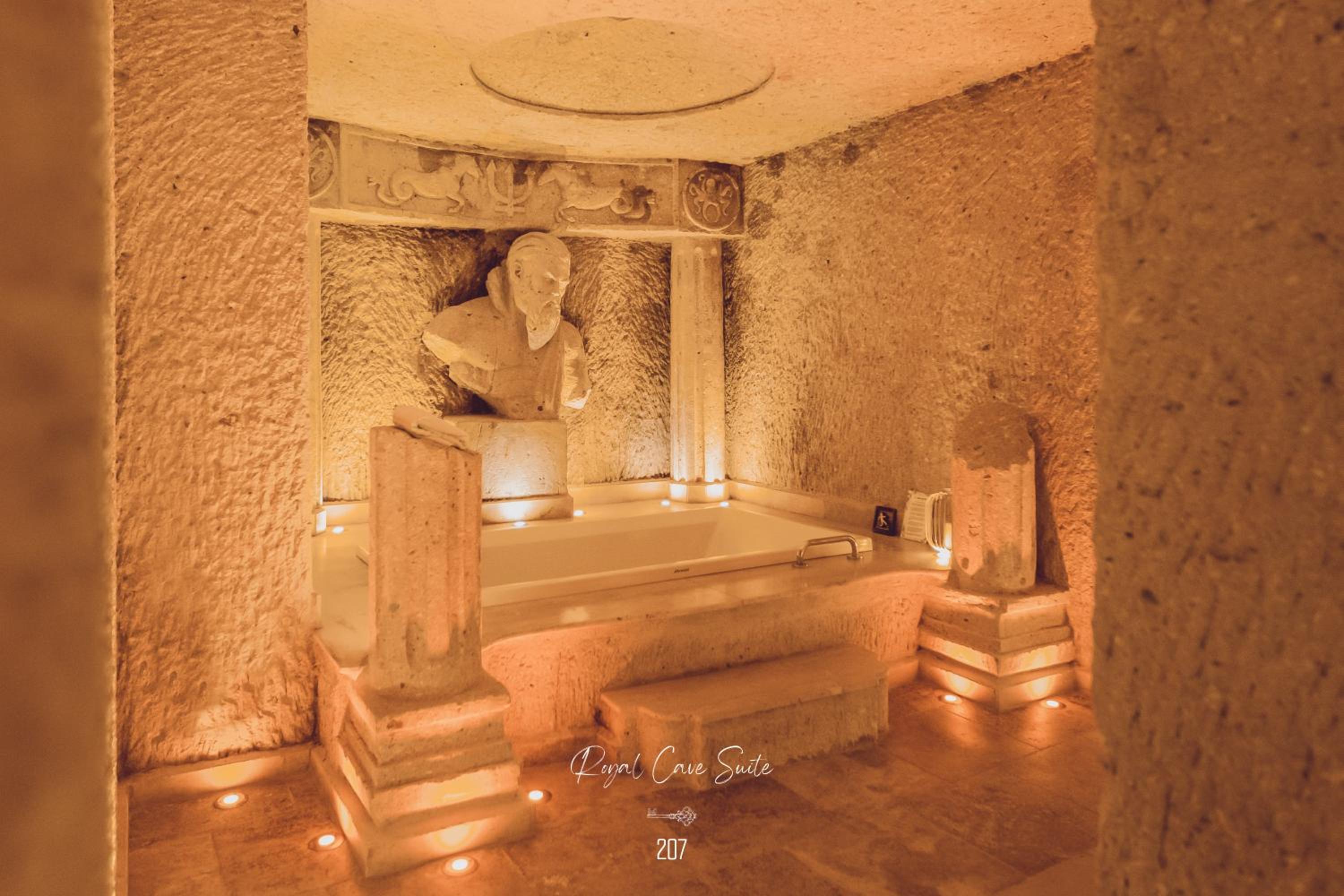 Royal Cave Suite with Jacuzzi - Photo 6