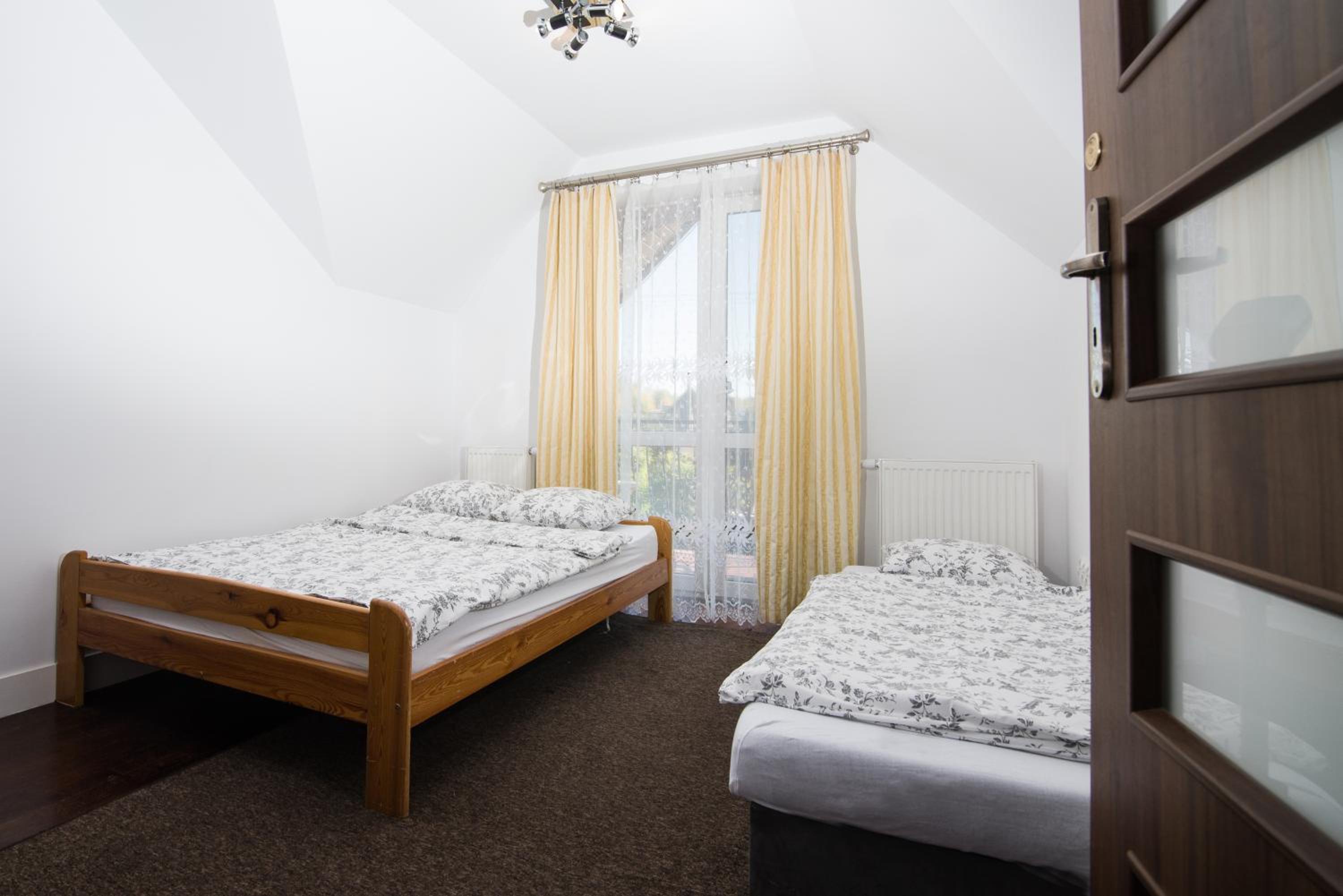 Basic Triple Room with Shared Bathroom photo 1