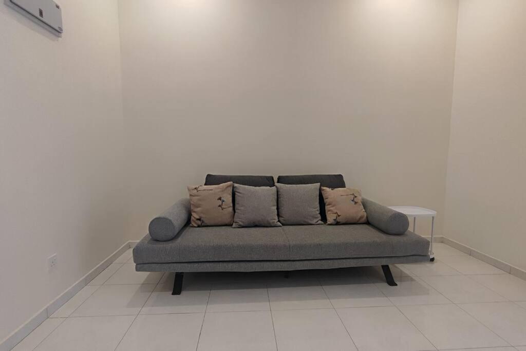 Five-Bedroom House photo 2