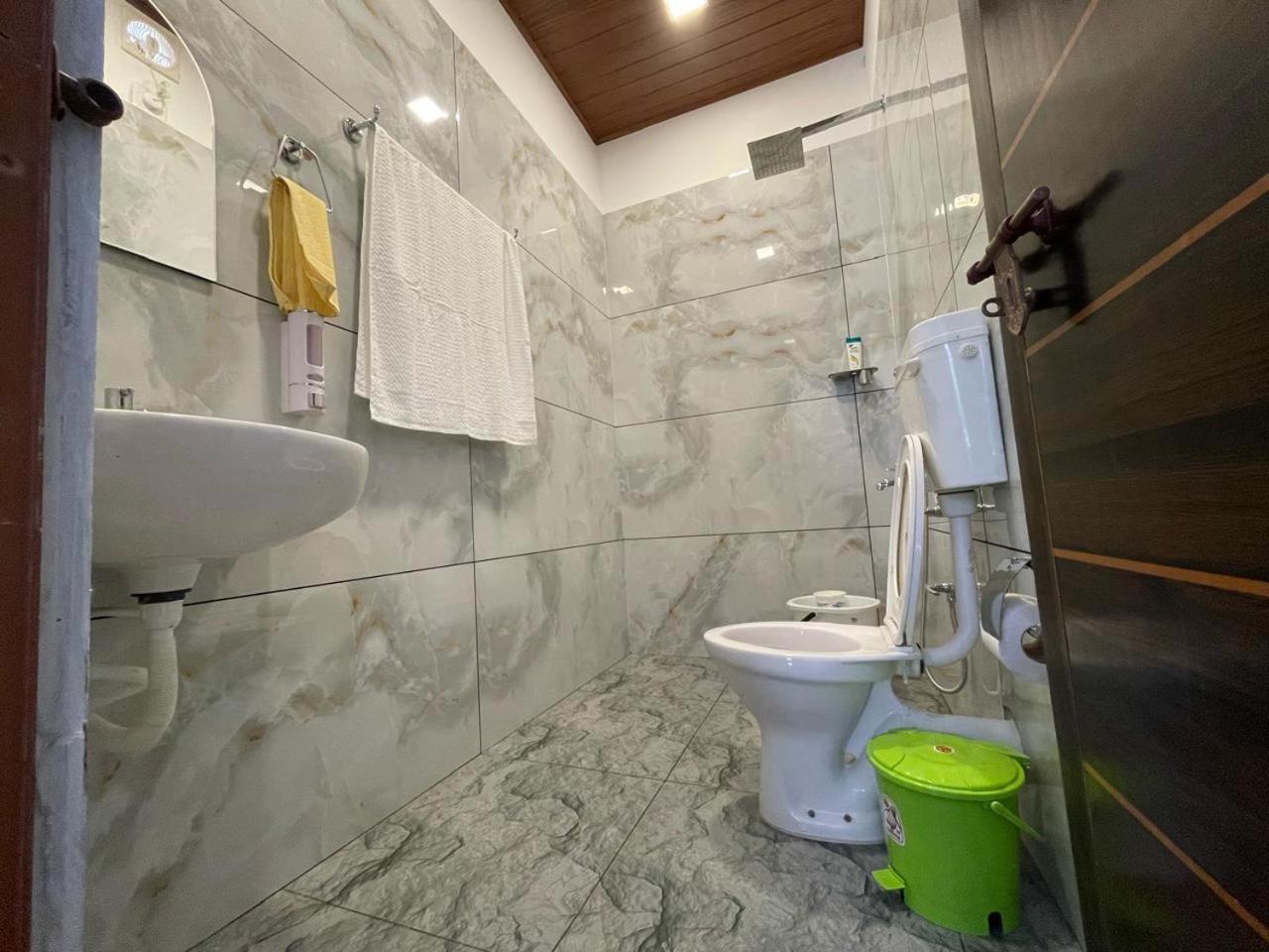 Deluxe Double Room with Balcony photo 3
