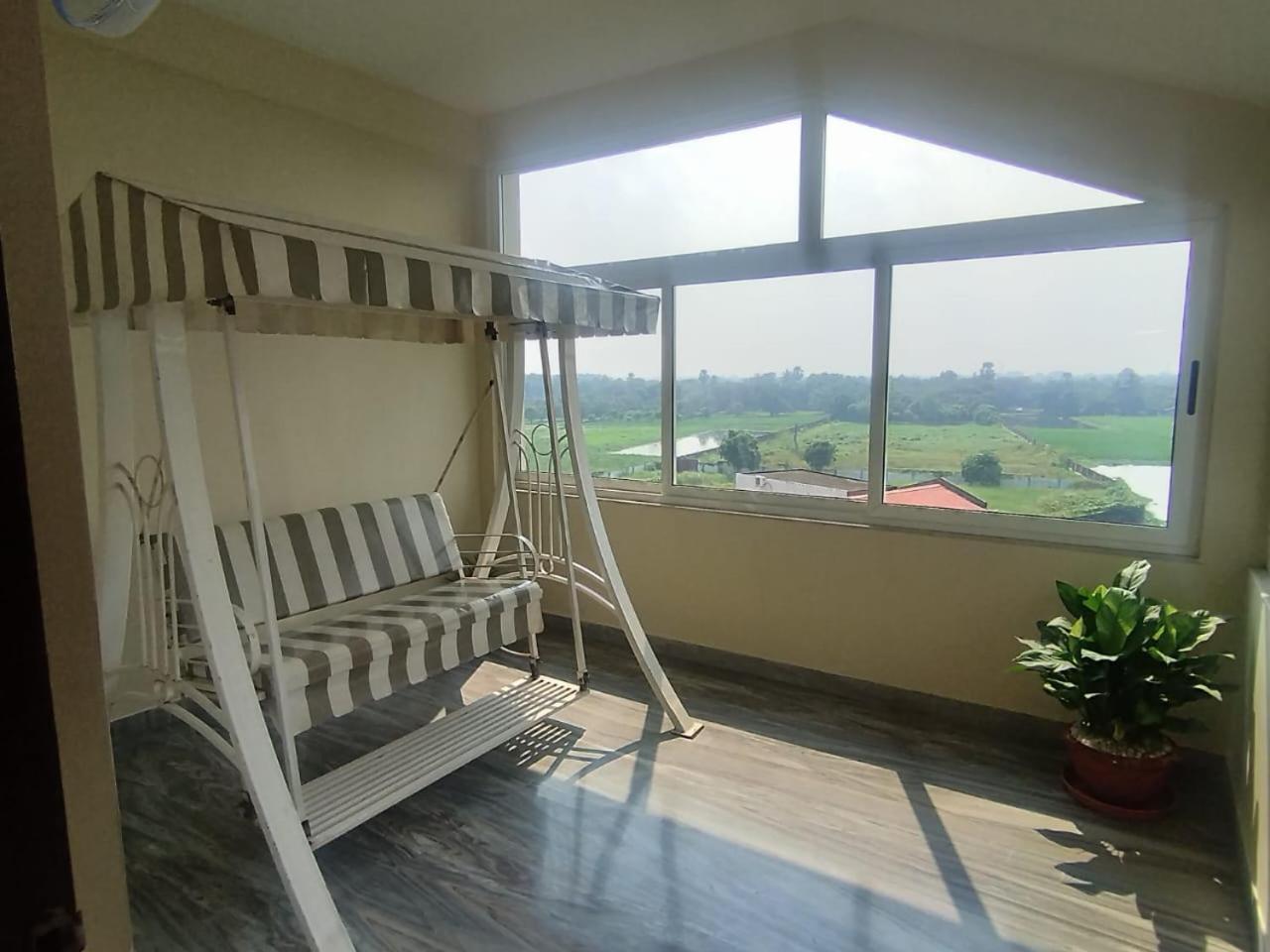 One-Bedroom Suite - Photo 4