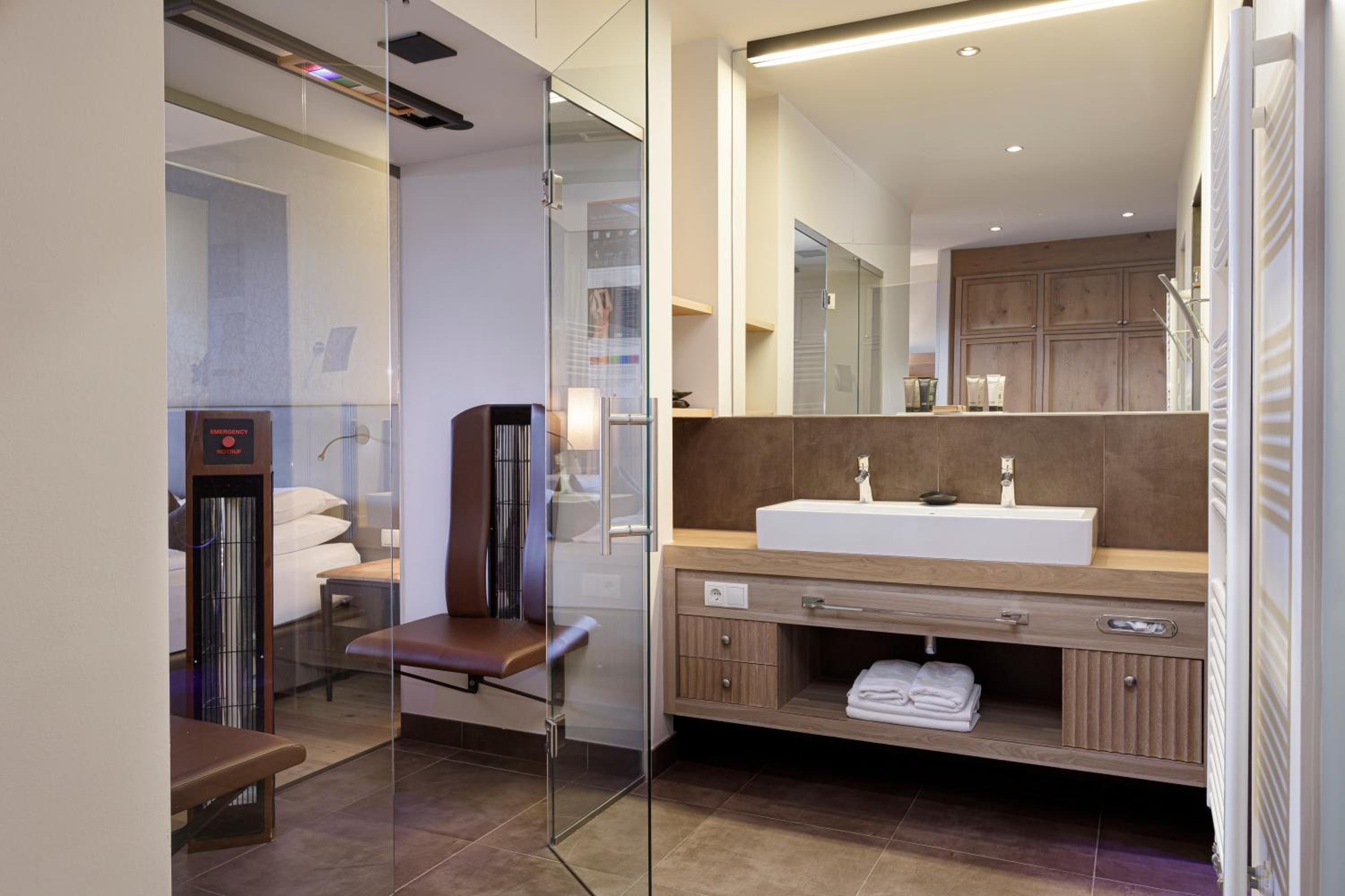Double Room with Spa Bath photo 2