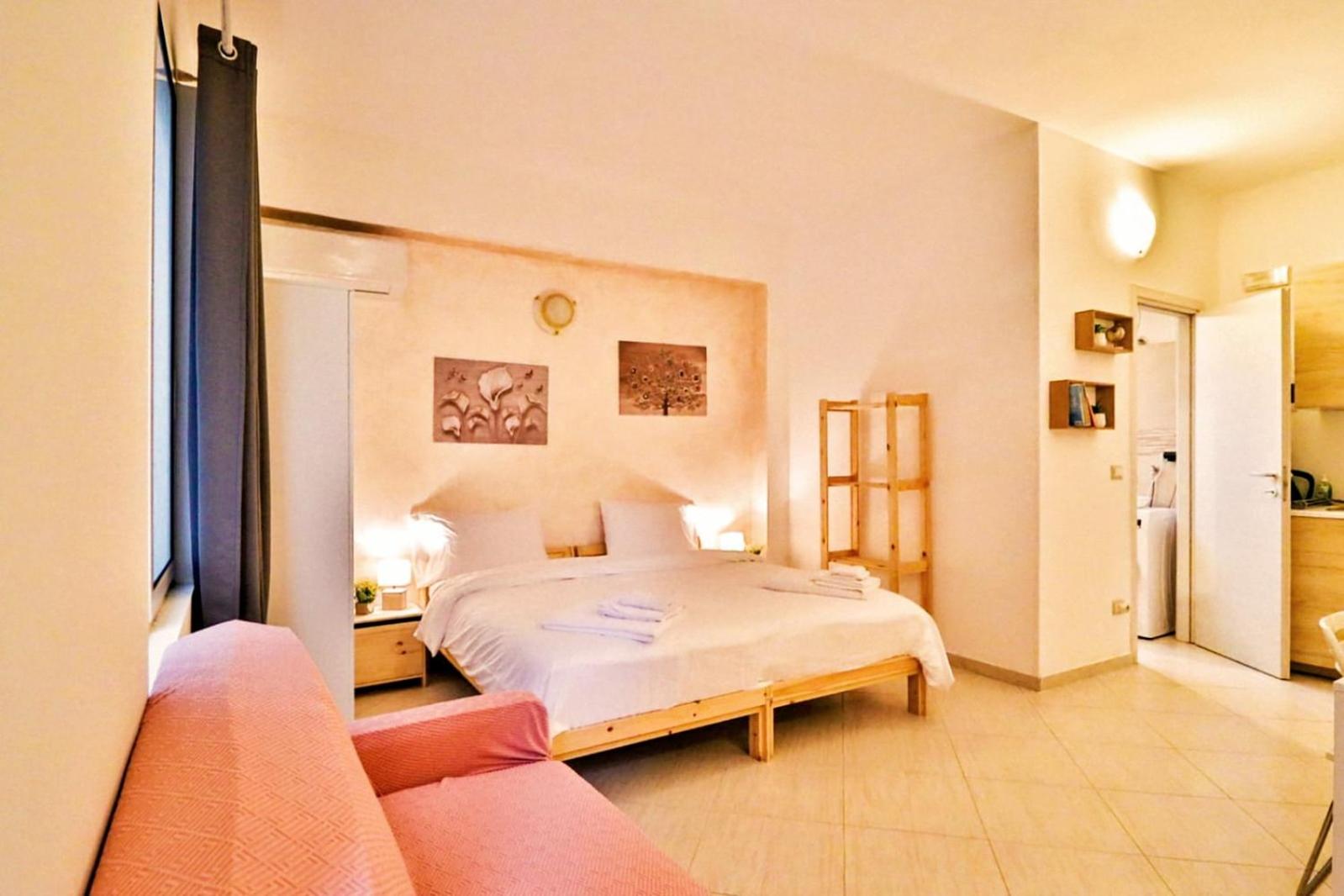 One-Bedroom Apartment photo 1