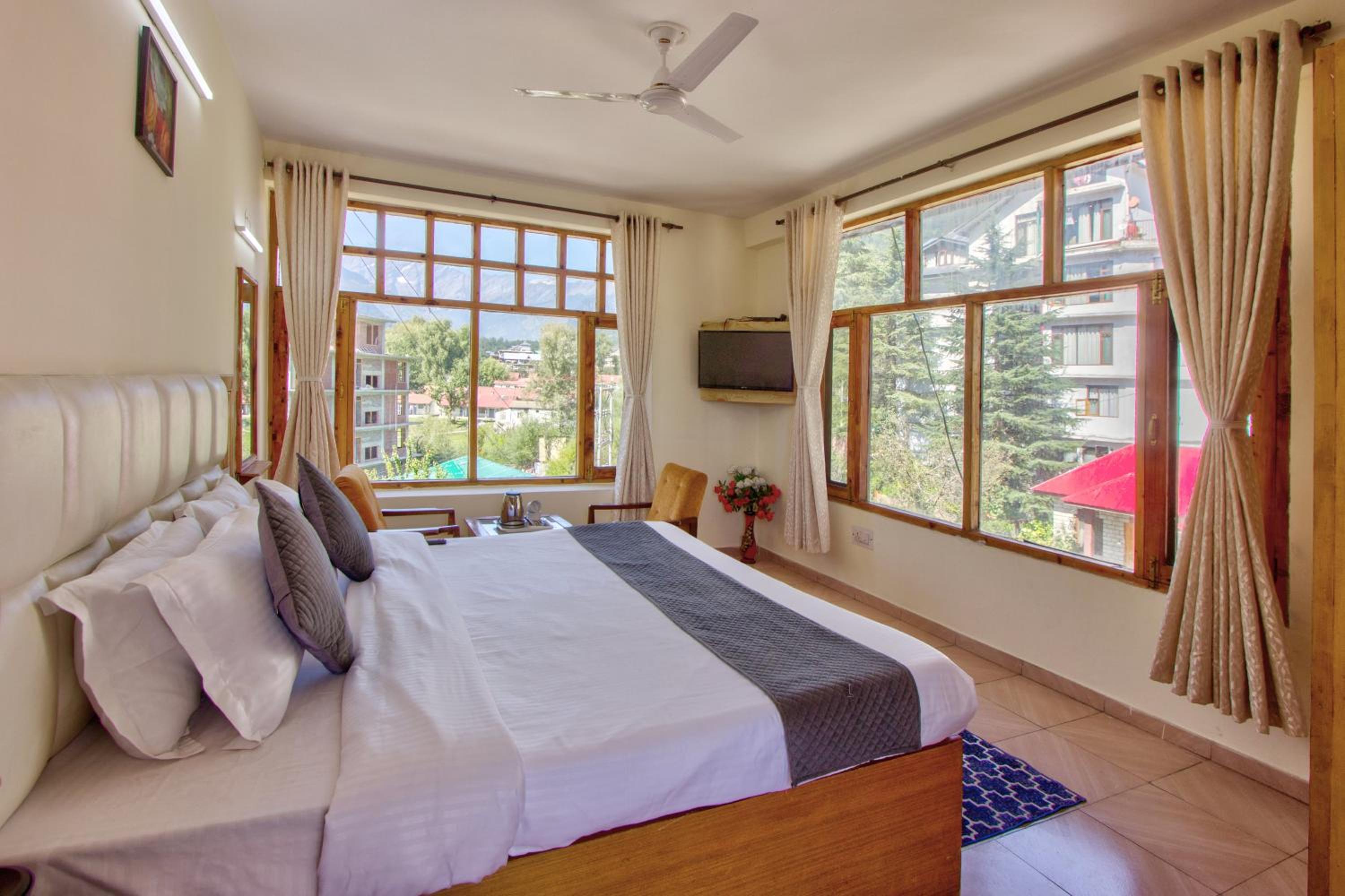 Deluxe Double Room With Balcony