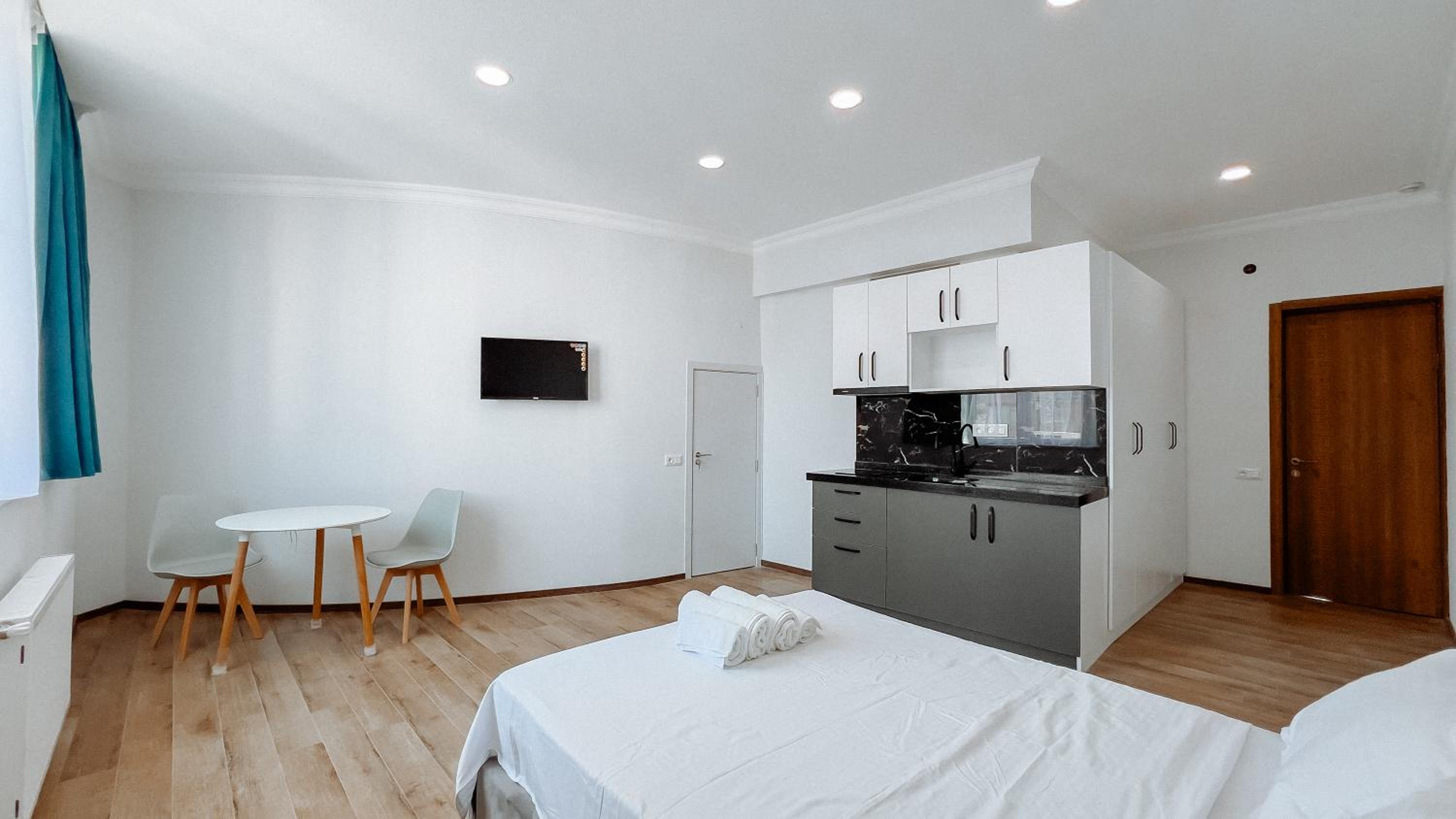 One-Bedroom Apartment photo 1