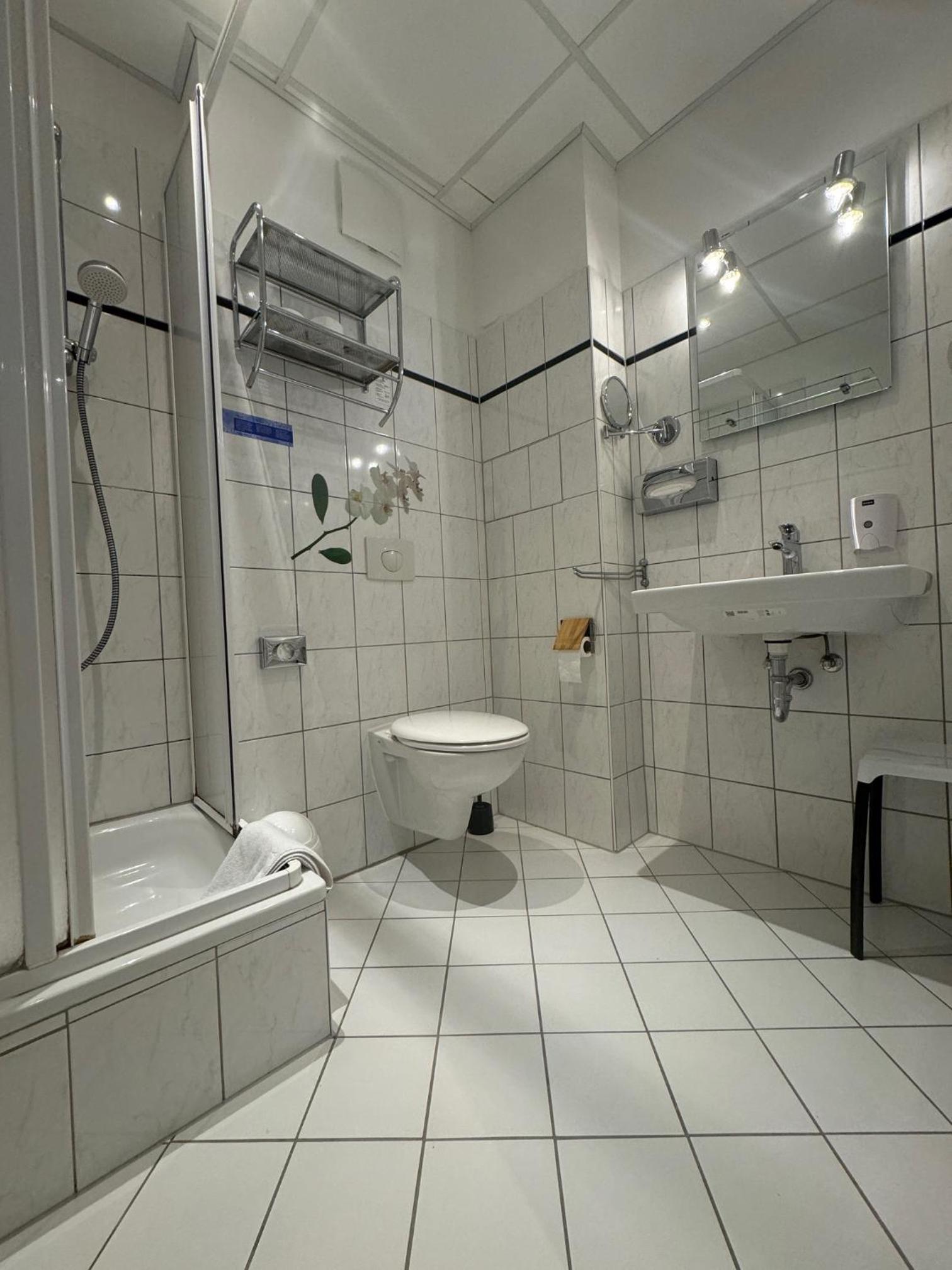 Single Room photo 3